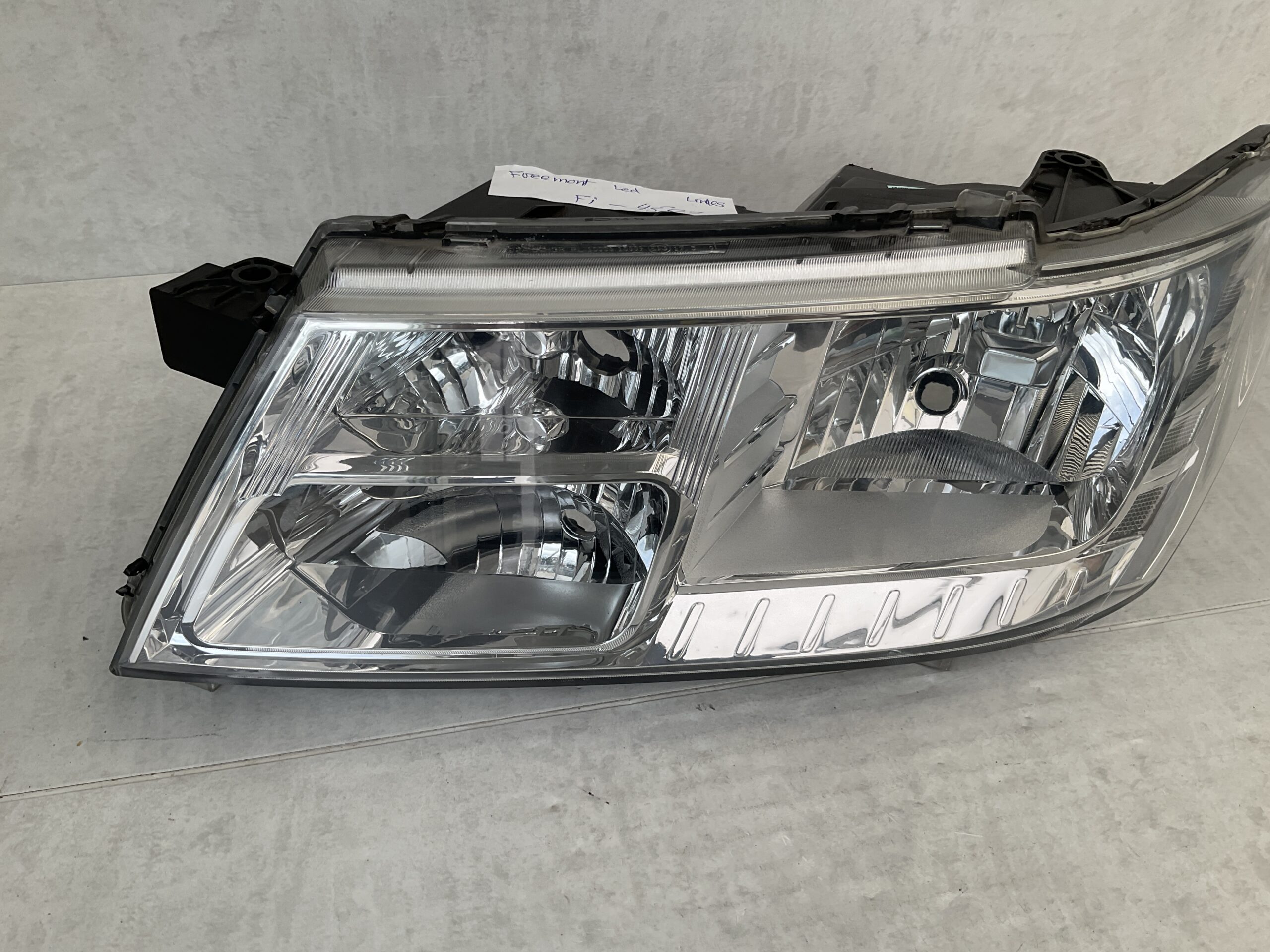 KOPLAMP FIAT FREEMONT LED 05067789AC LINKS FI-4587