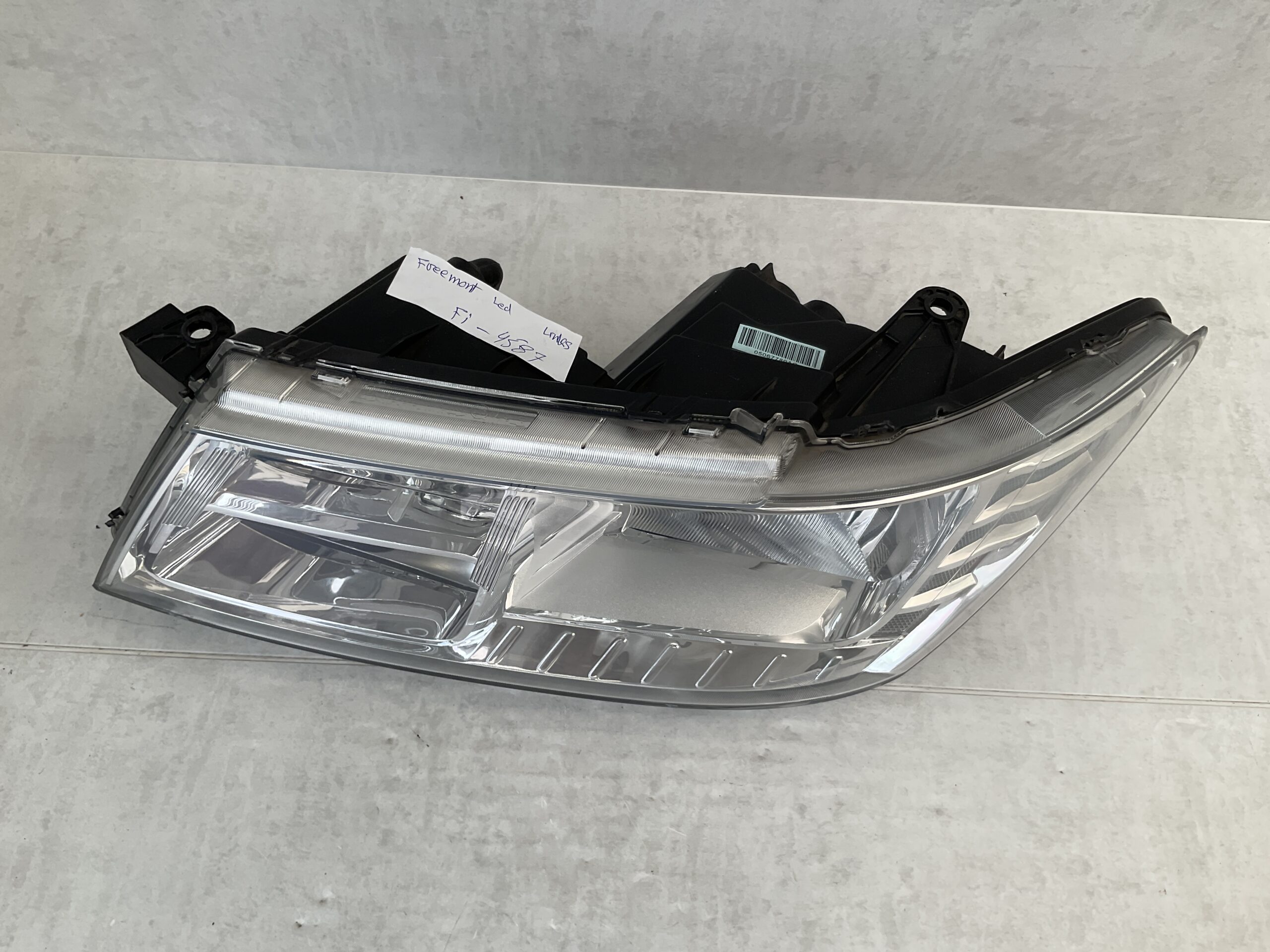 KOPLAMP FIAT FREEMONT LED 05067789AC LINKS FI-4587