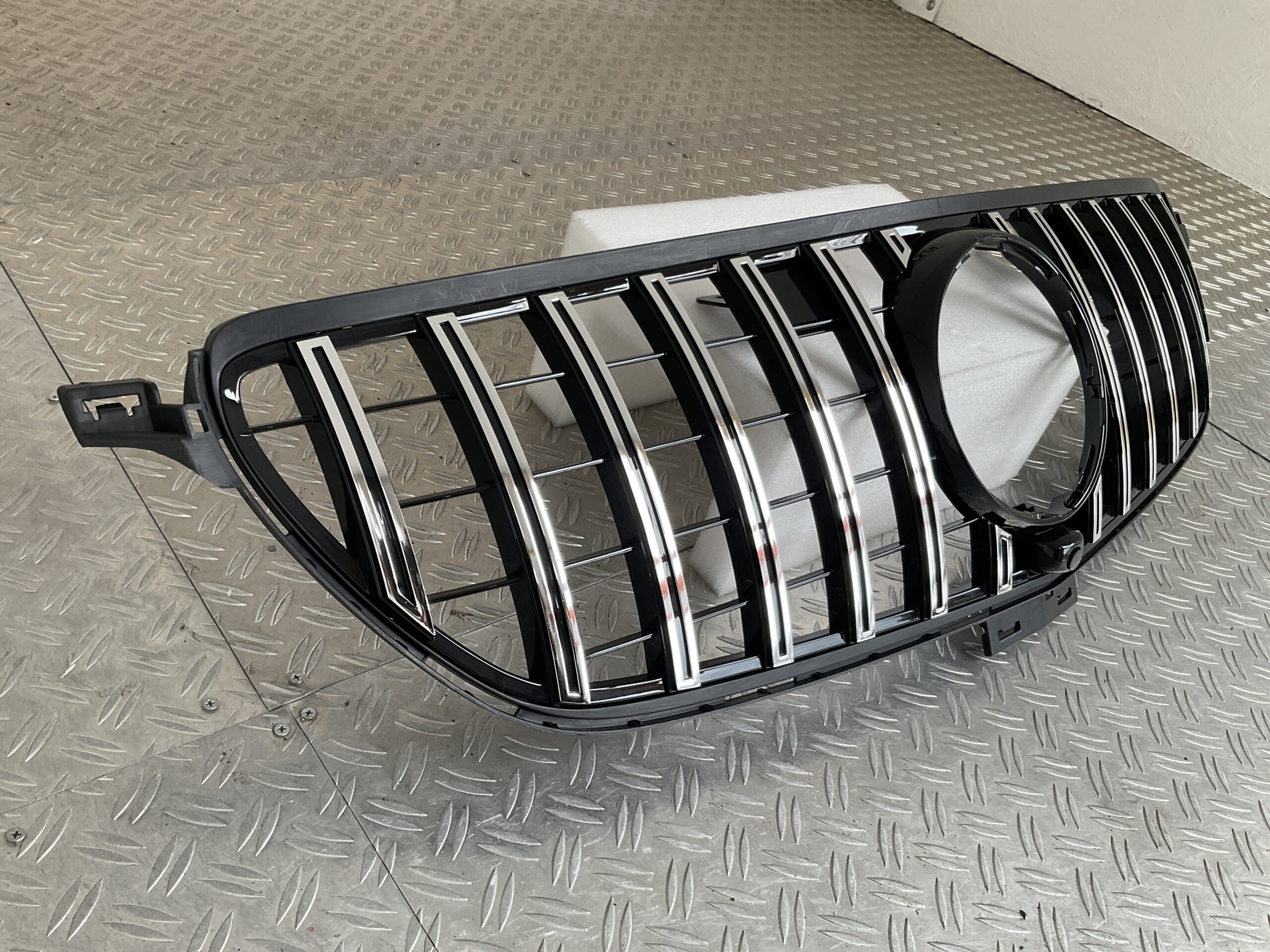 Grill GT Panamericana Mercedes GLE W292 16-20 Grille Camera Chrome W292-C