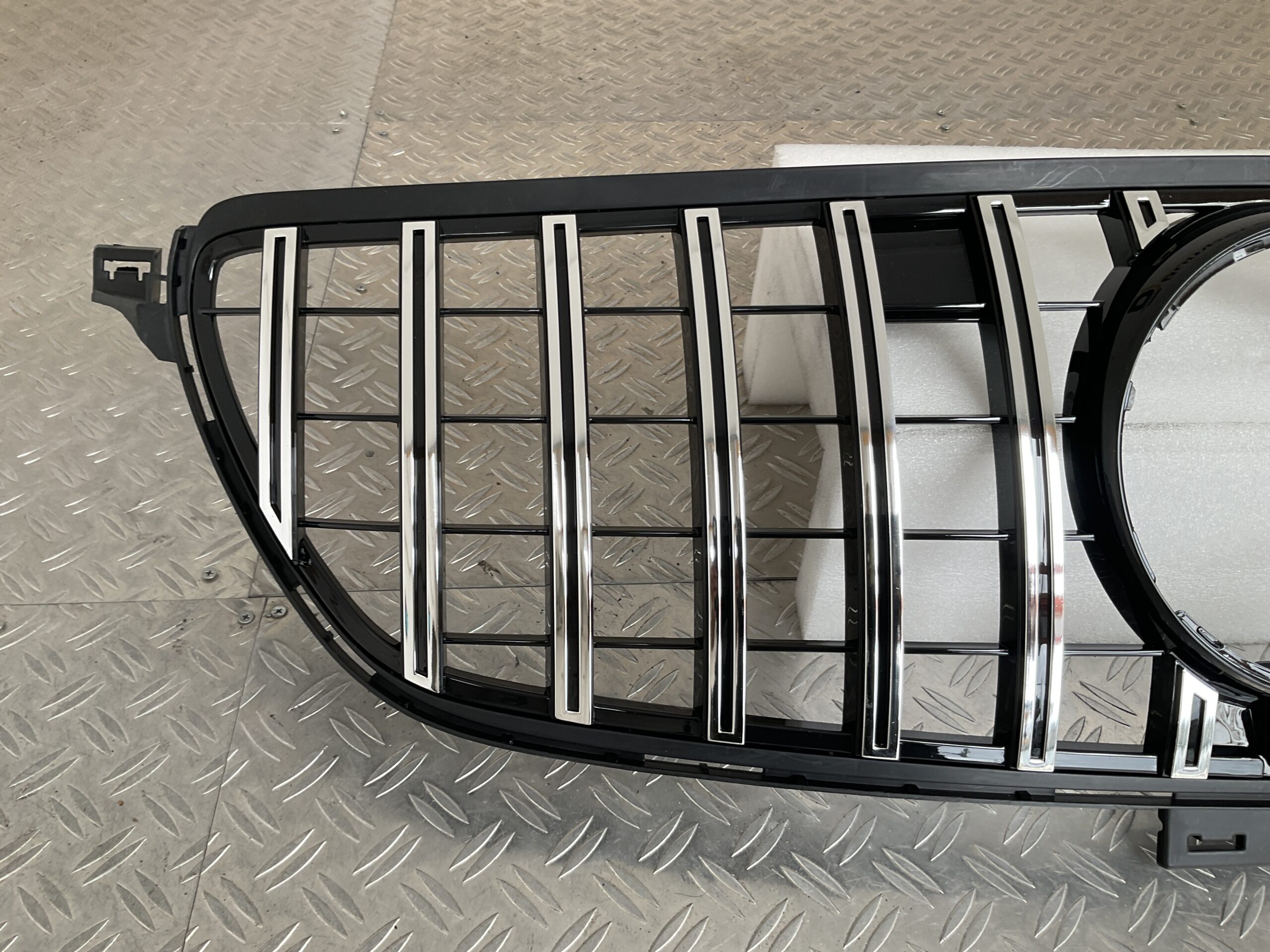 Grill GT Panamericana Mercedes GLE W292 16-20 Grille Camera Chrome W292-C