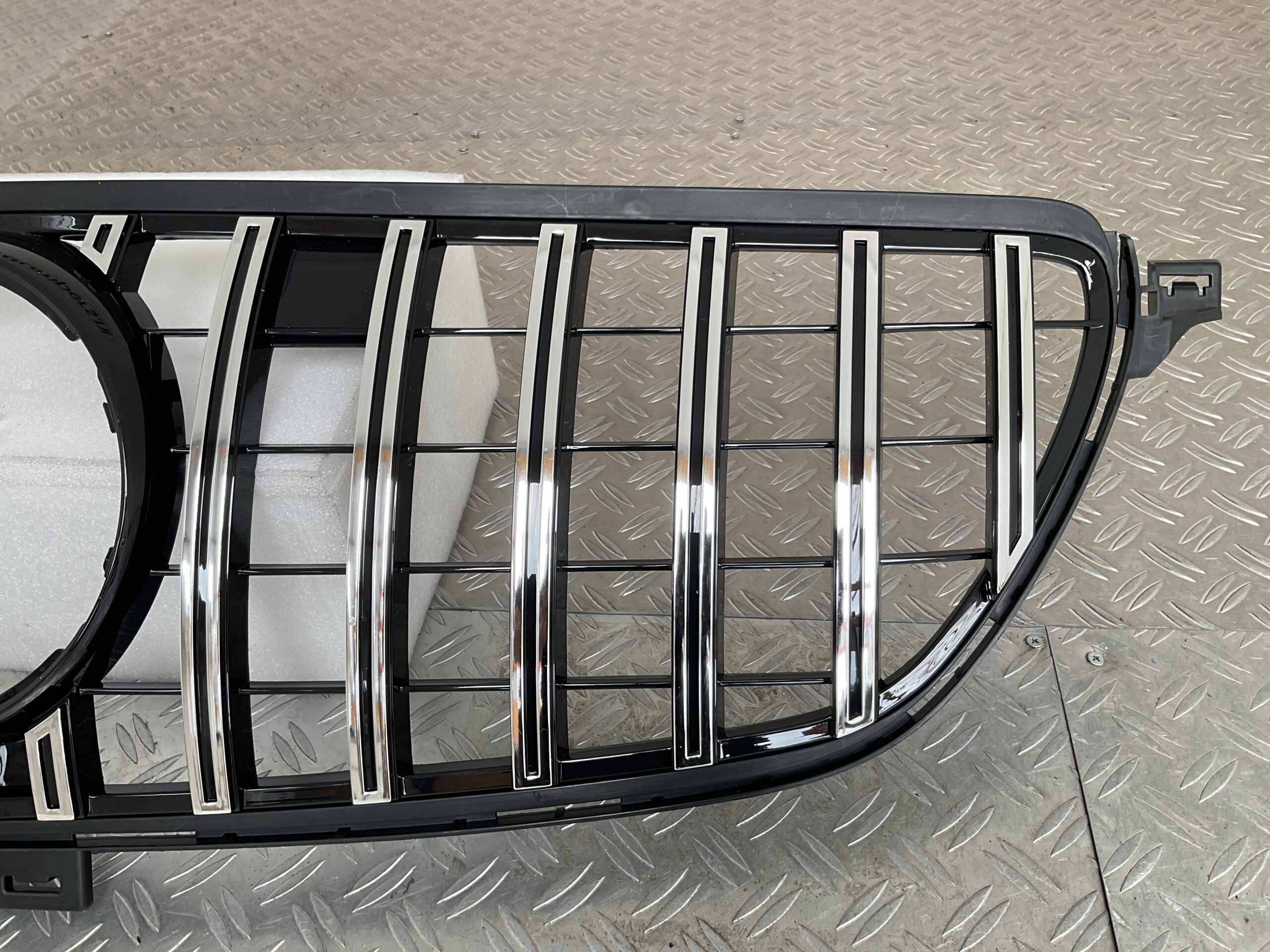 Grill GT Panamericana Mercedes GLE W292 16-20 Grille Camera Chrome W292-C