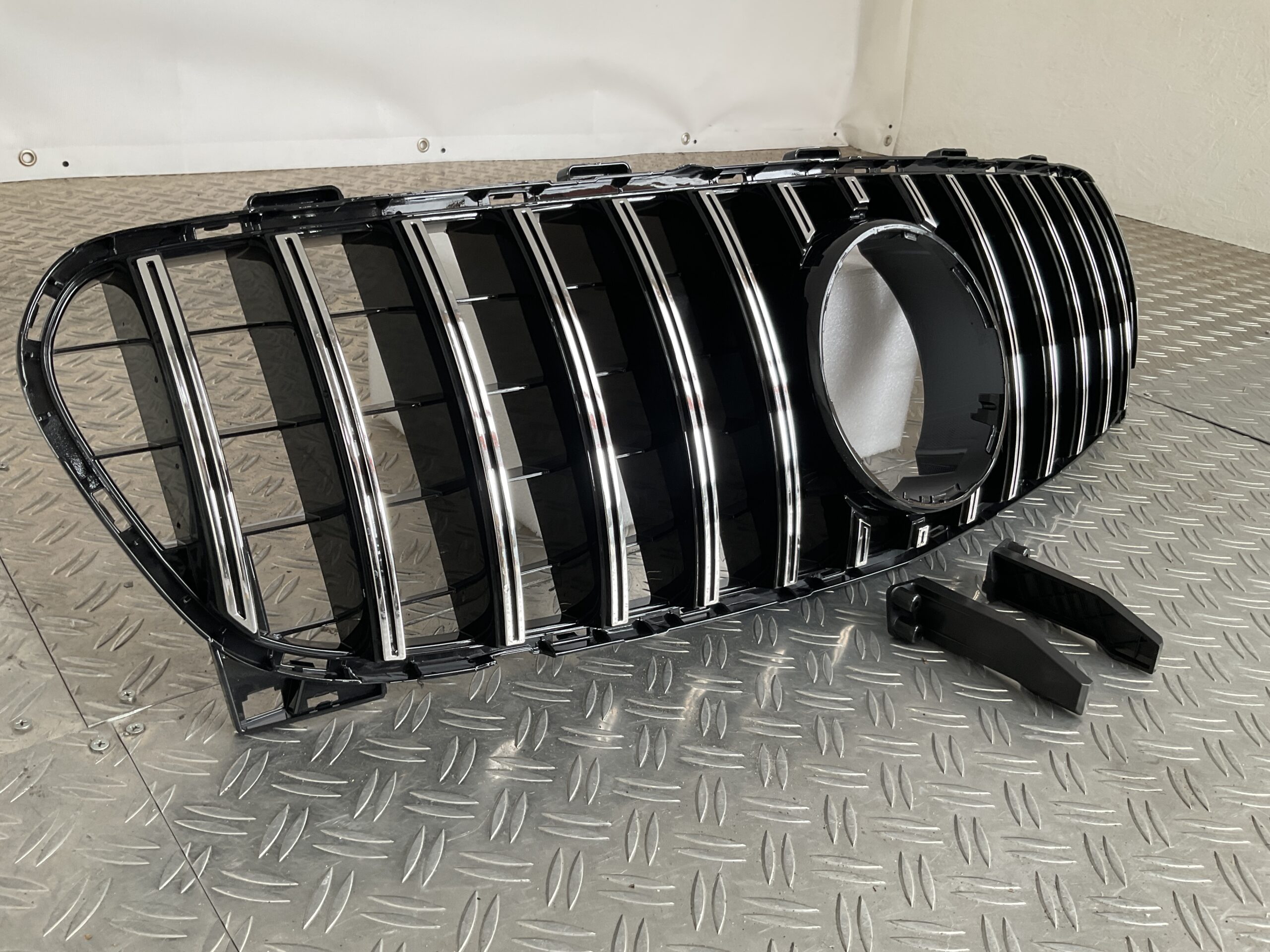 Grill Mercedes GLA Klasse W156 Facelift 16-19 GT Panamericana Grille Chrome W156-FL