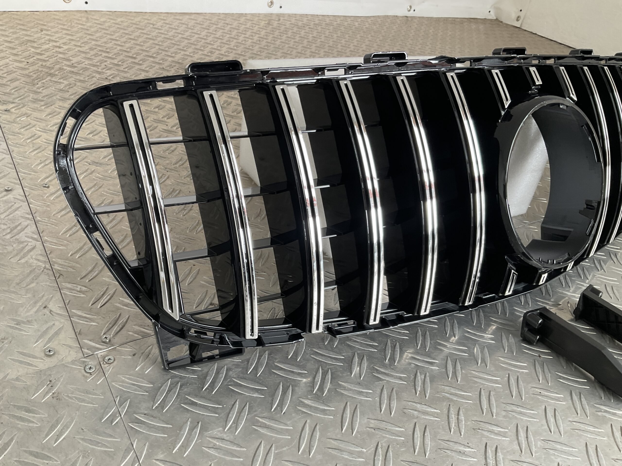 Grill Mercedes GLA Klasse W156 Facelift 16-19 GT Panamericana Grille Chrome W156-FL