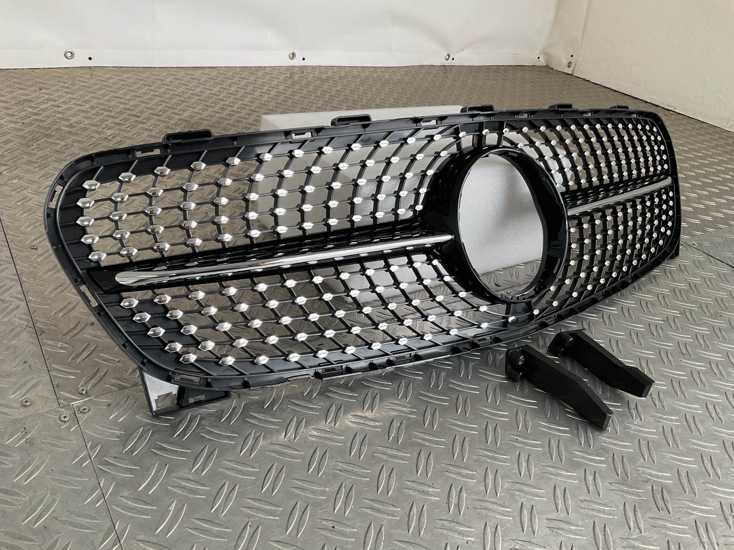 Grill Mercedes GLA Klasse W156 Facelift 16-19 Diamond Grille W156-D