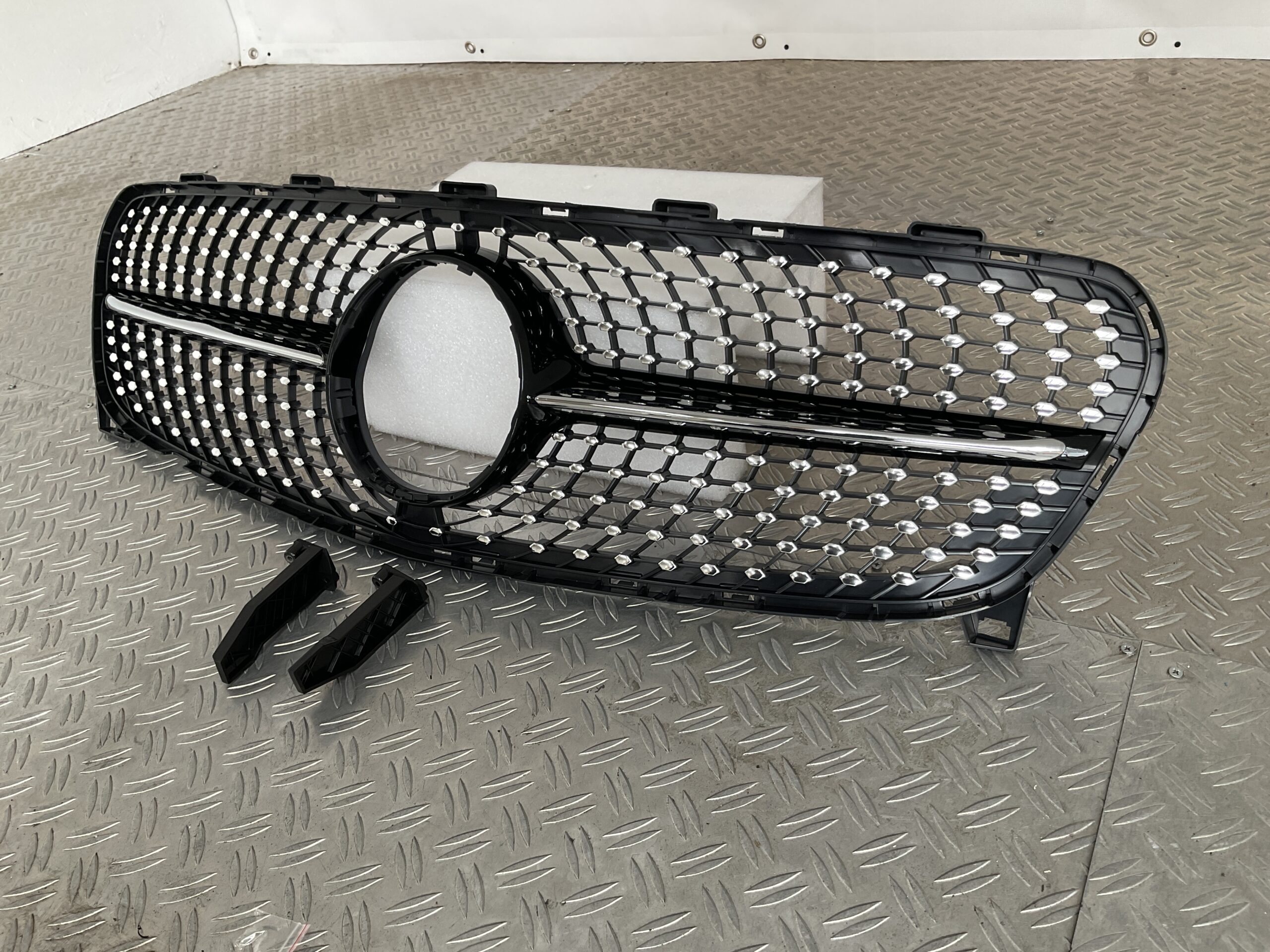 Grill Mercedes GLA Klasse W156 Facelift 16-19 Diamond Grille W156-D