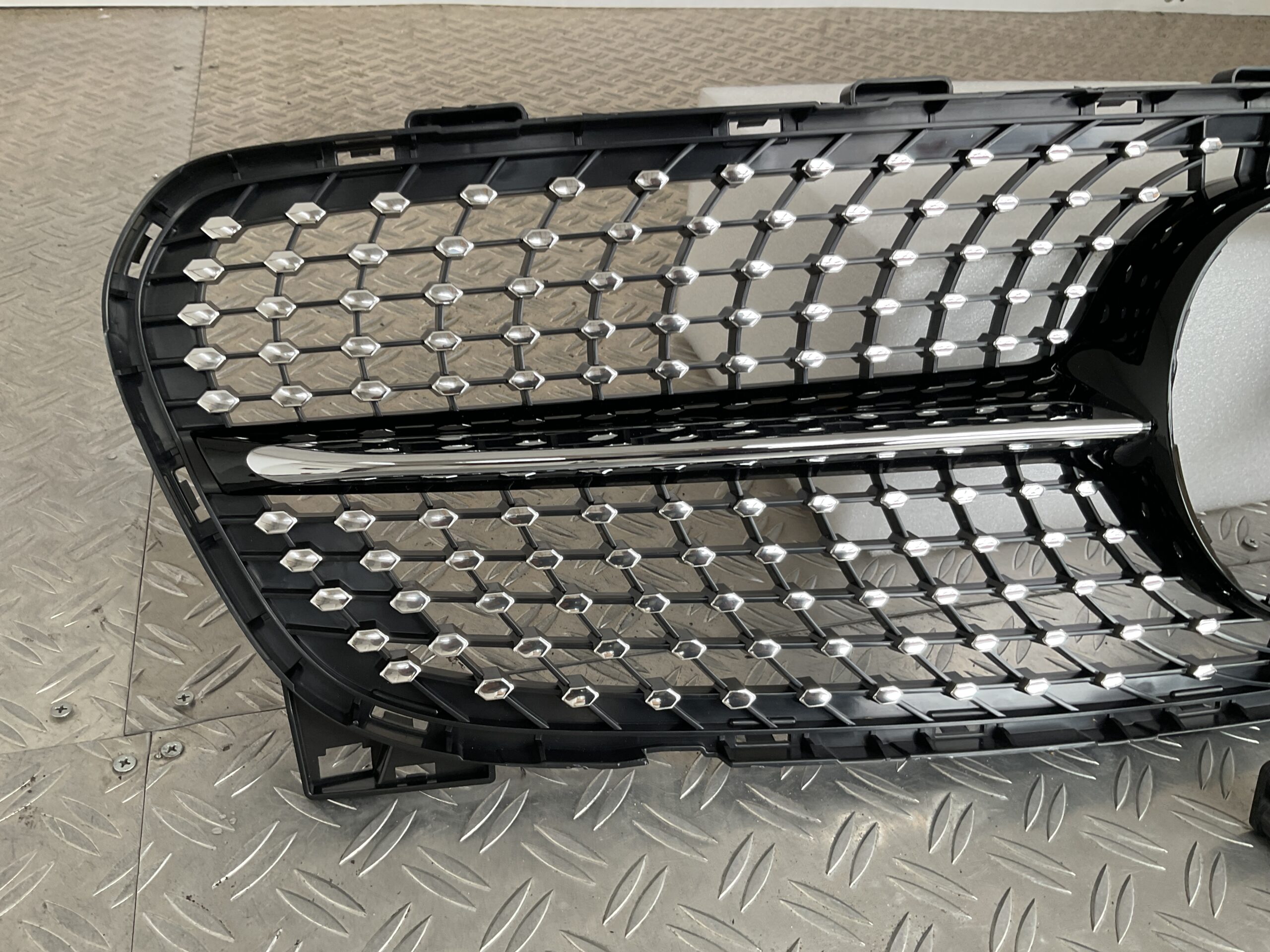 Grill Mercedes GLA Klasse W156 Facelift 16-19 Diamond Grille W156-D