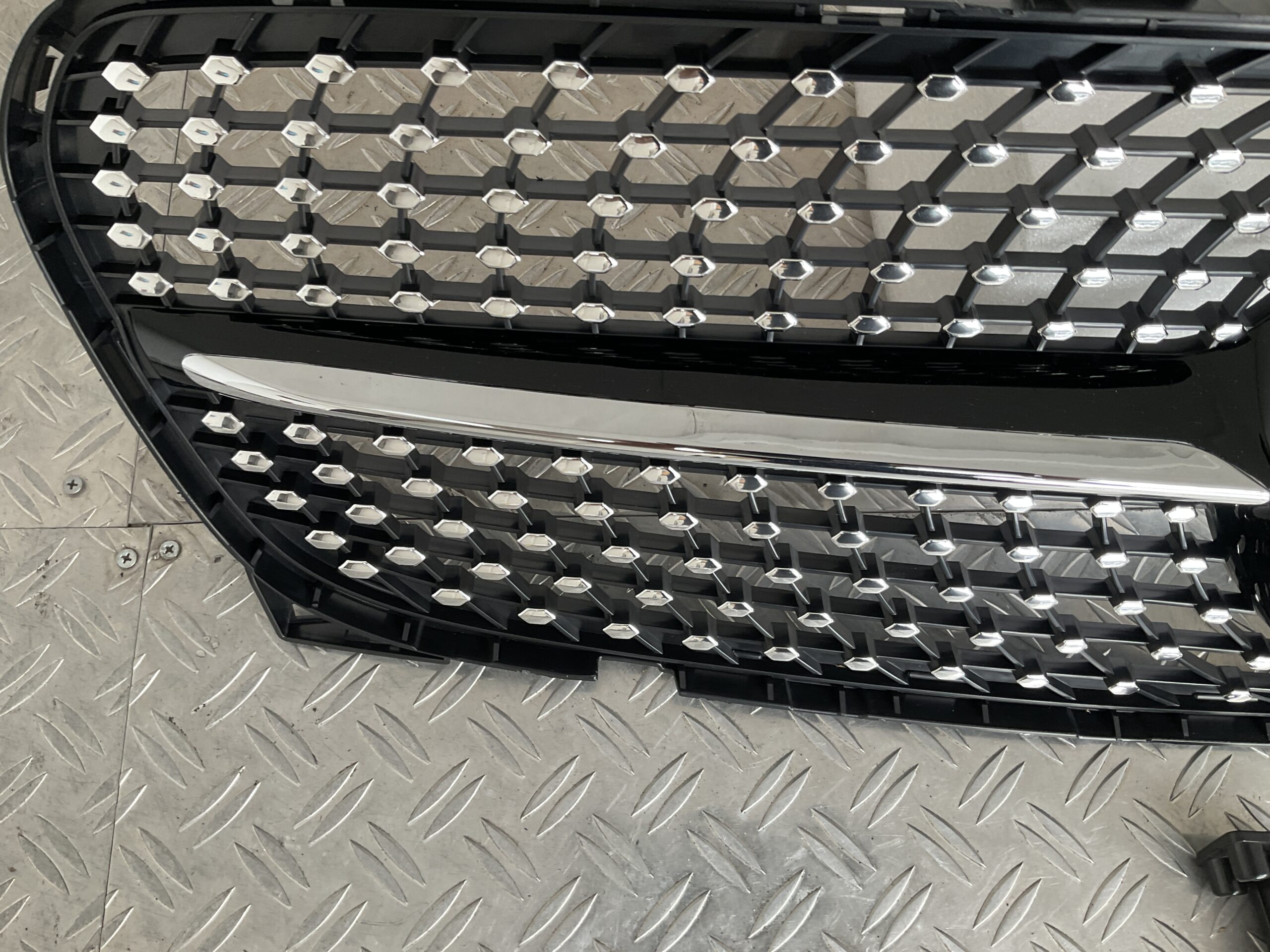 Grill Mercedes GLA Klasse W156 Facelift 16-19 Diamond Grille W156-D