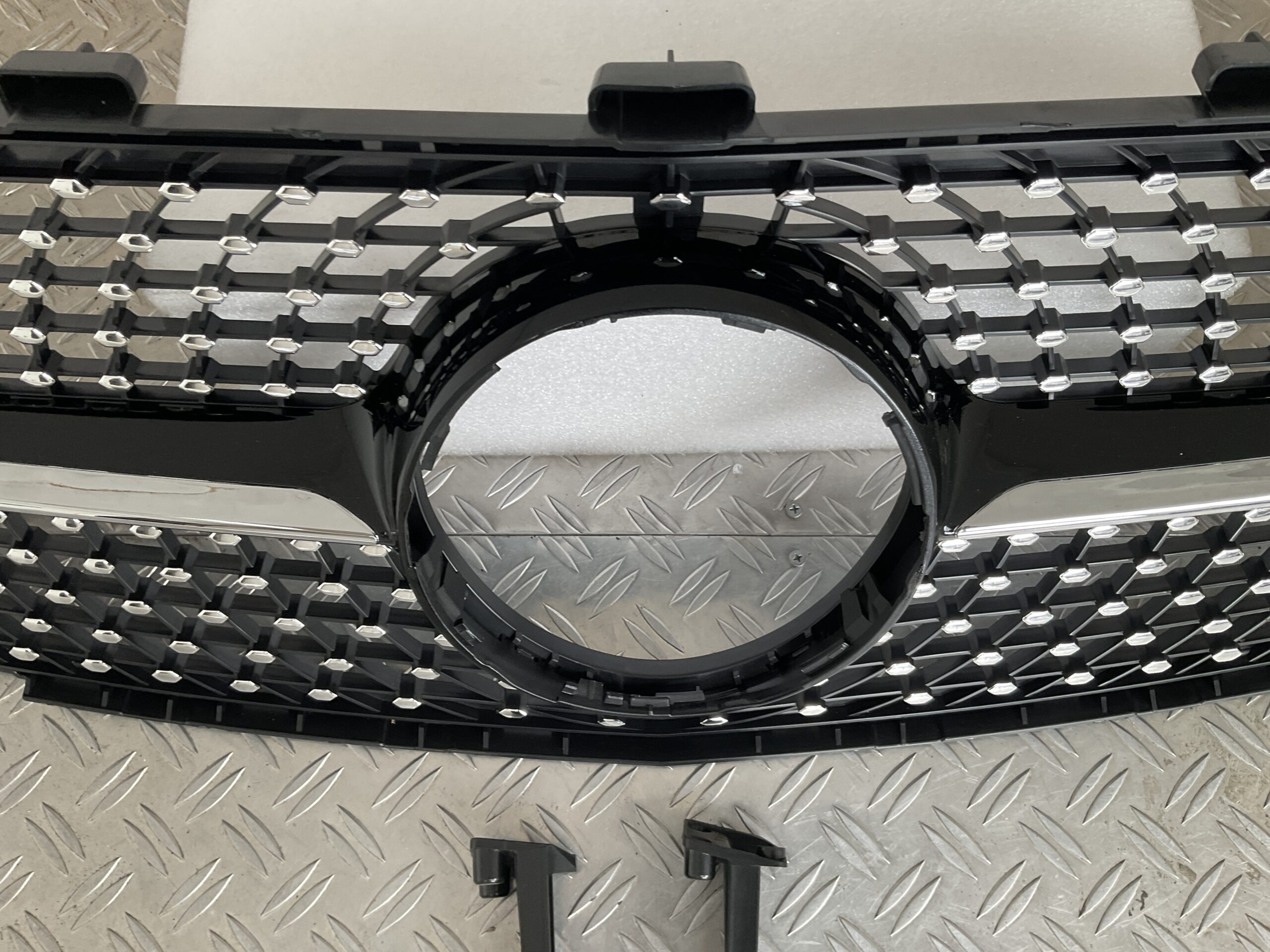 Grill Mercedes GLA Klasse W156 Facelift 16-19 Diamond Grille W156-D