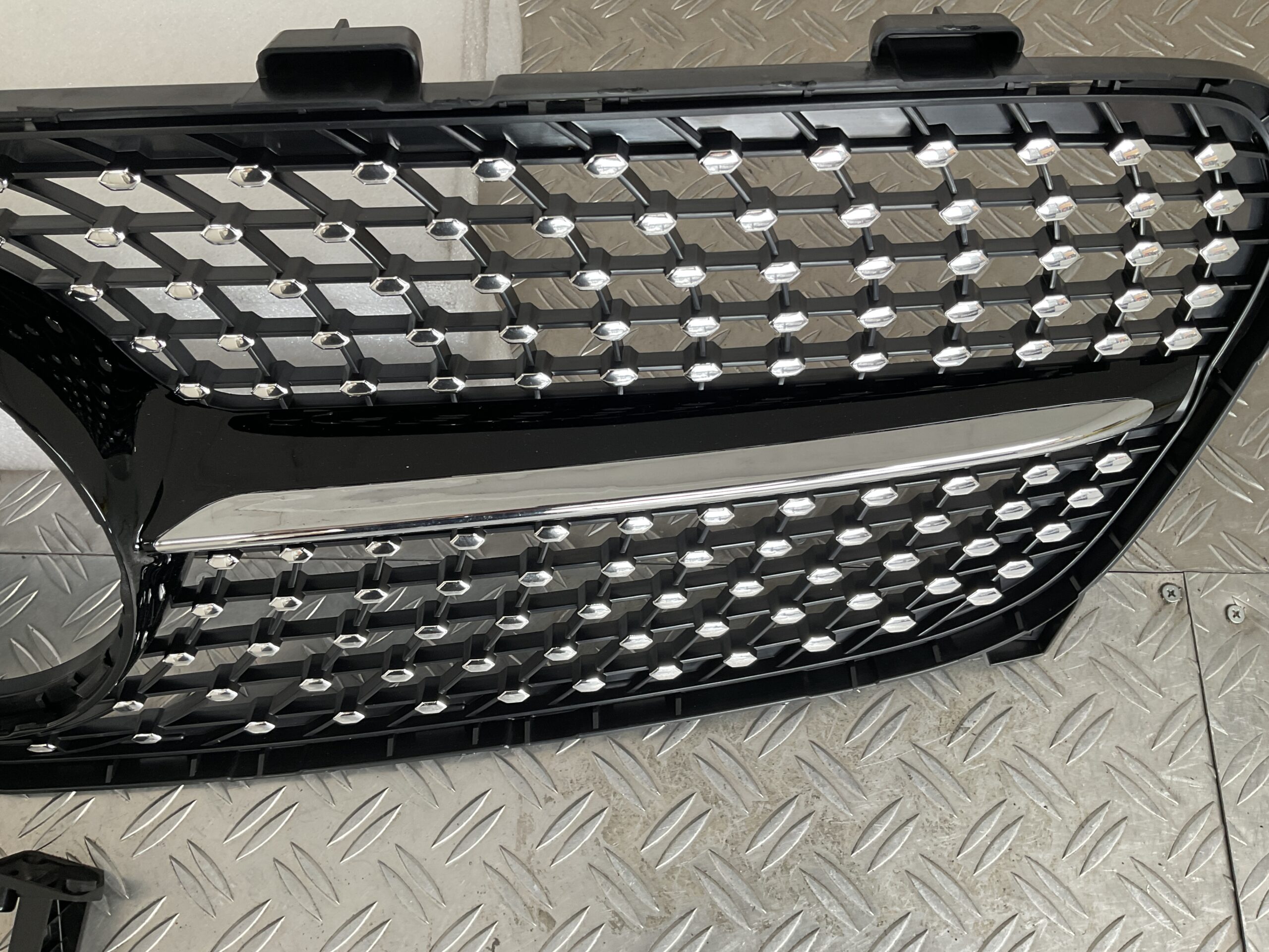 Grill Mercedes GLA Klasse W156 Facelift 16-19 Diamond Grille W156-D