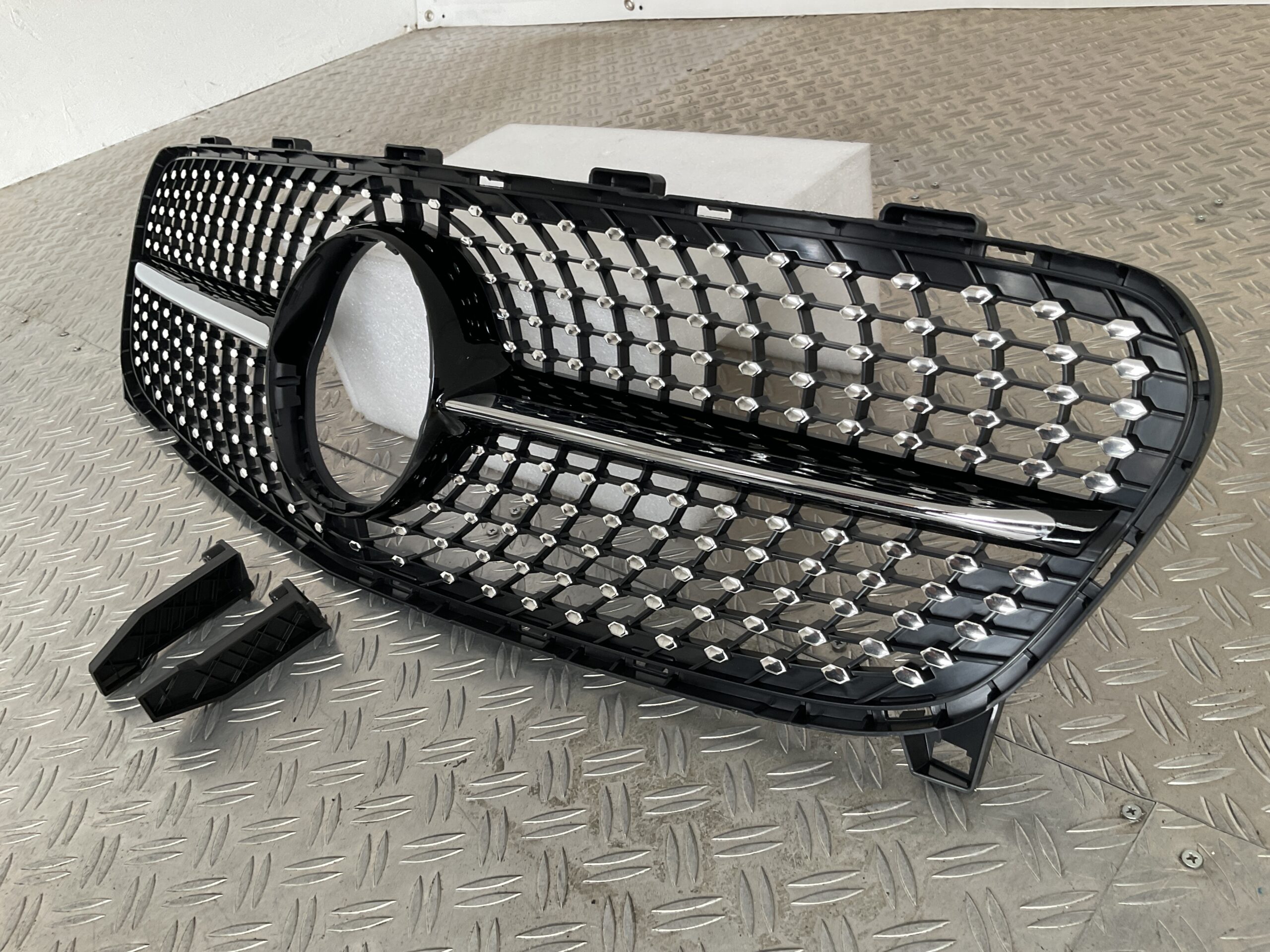 Grill Mercedes GLA Klasse W156 Facelift 16-19 Diamond Grille W156-D