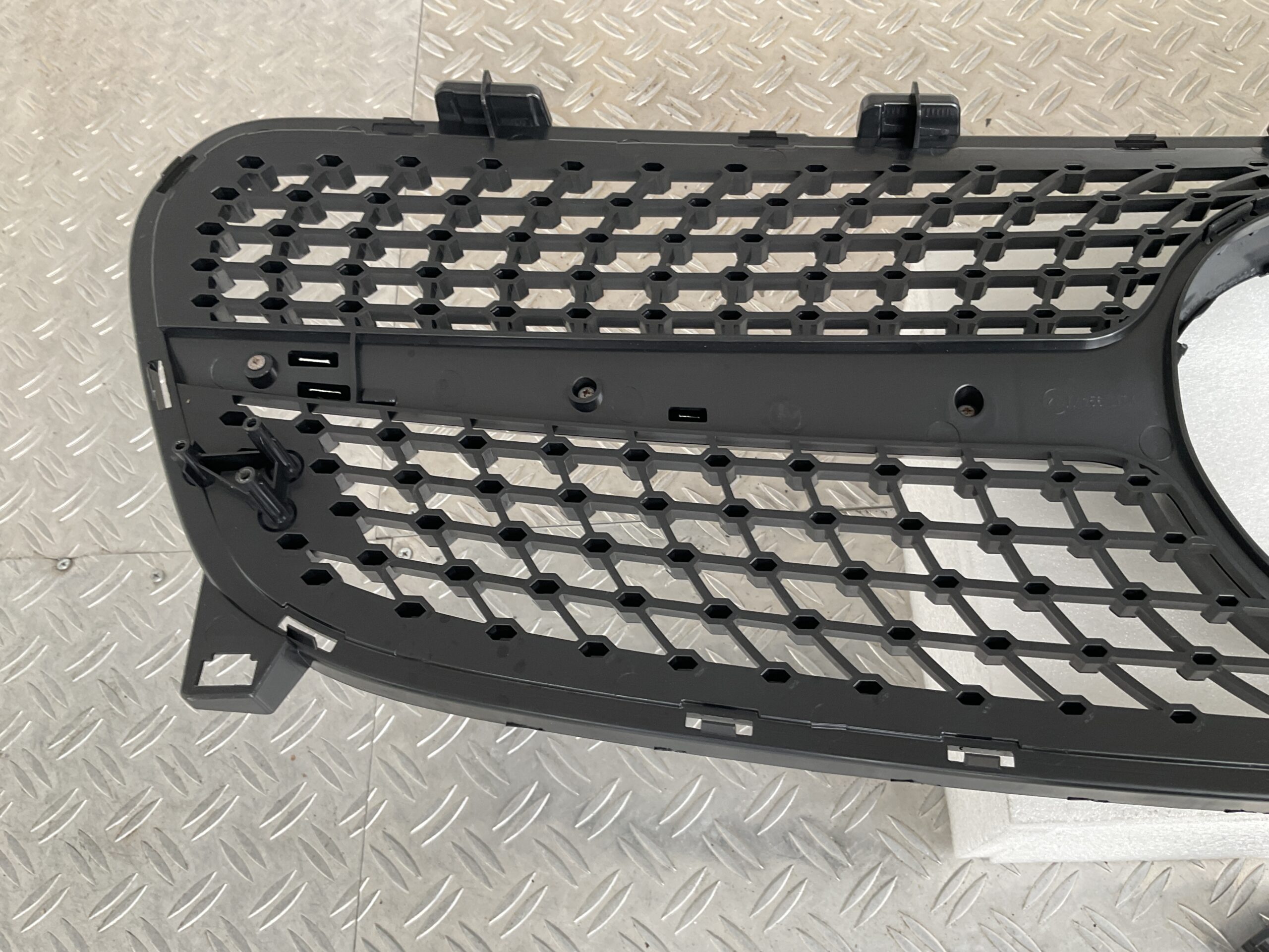 Grill Mercedes GLA Klasse W156 Facelift 16-19 Diamond Grille W156-D