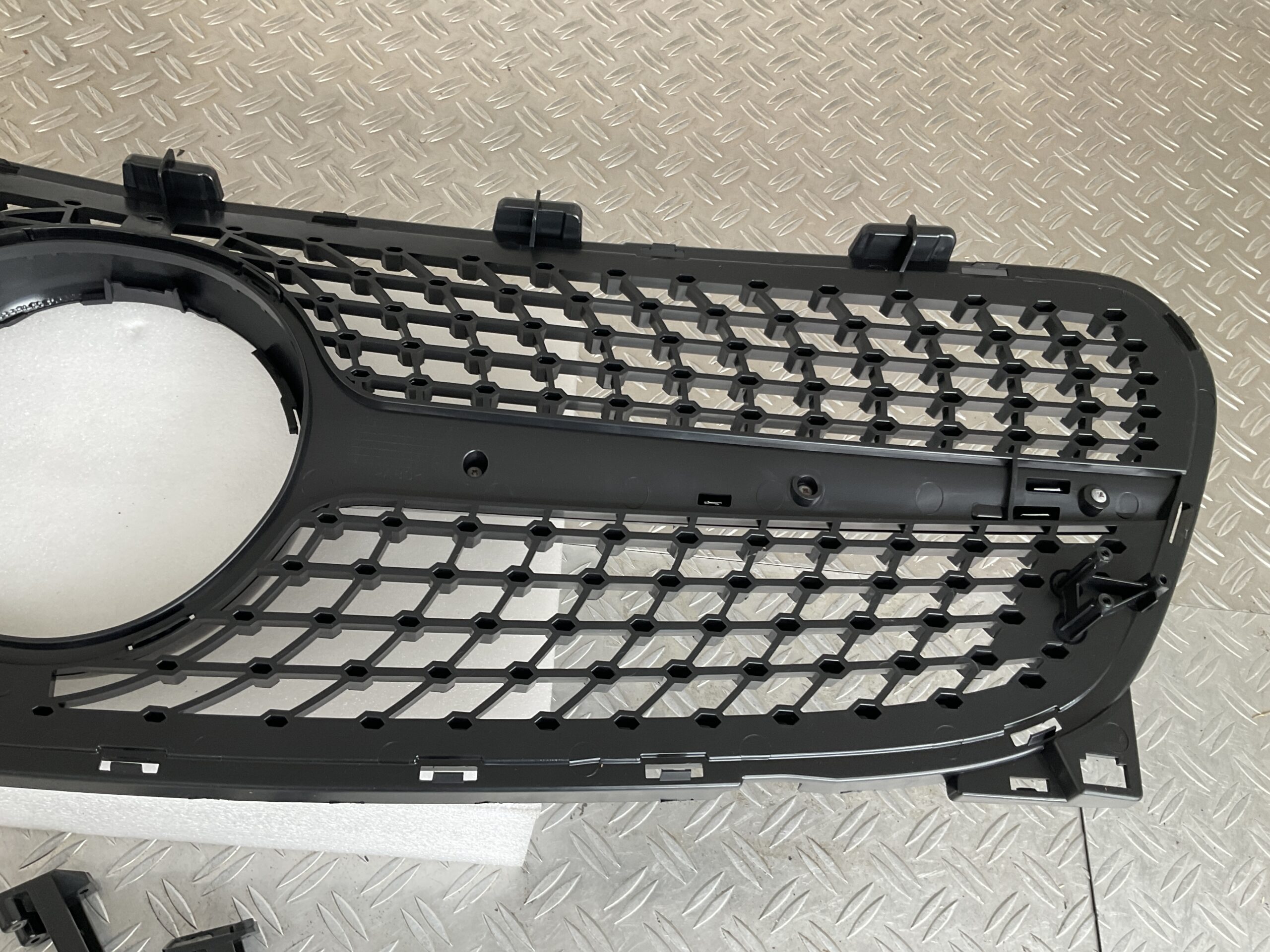 Grill Mercedes GLA Klasse W156 Facelift 16-19 Diamond Grille W156-D