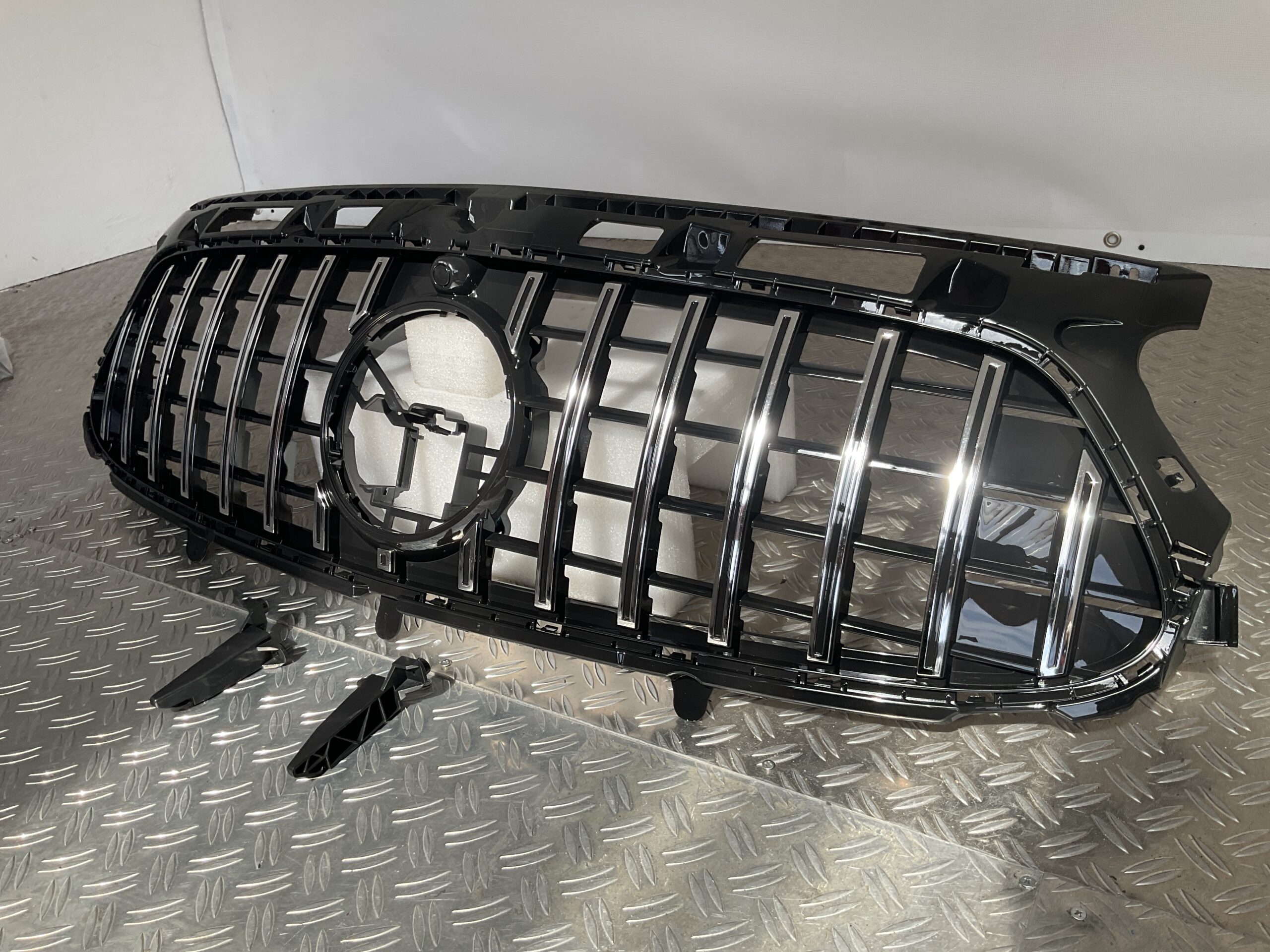 Grill Mercedes GLA Klasse H247 GT Panamericana Grille Camera Chrome H247-C