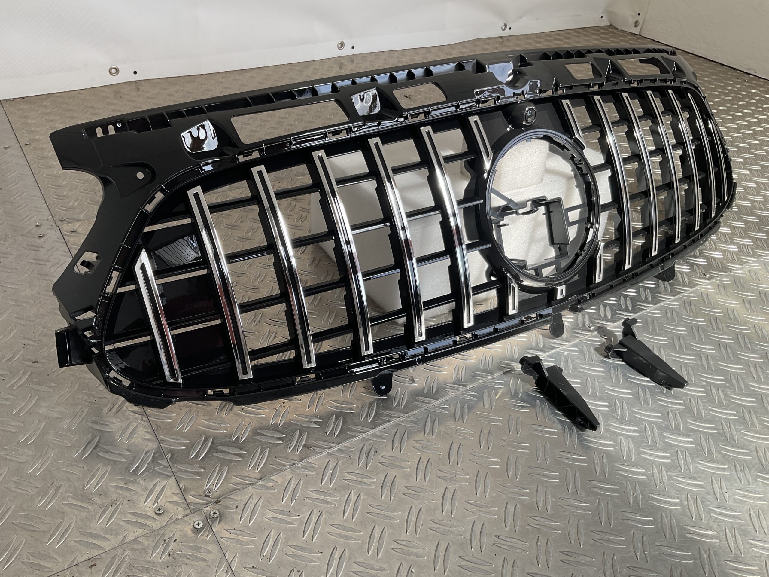 Grill Mercedes GLA Klasse H247 GT Panamericana Grille Camera Chrome H247-C