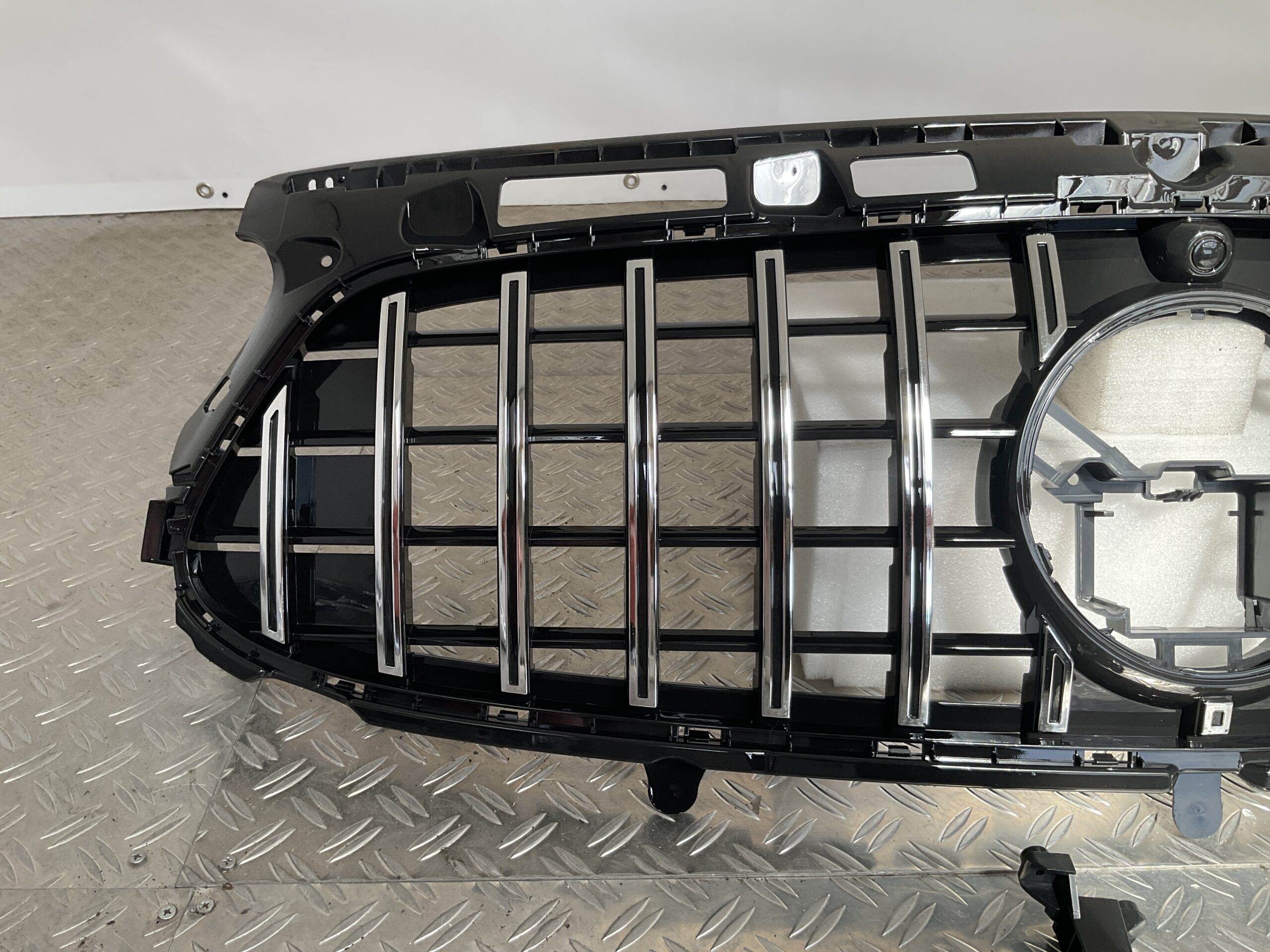 Grill Mercedes GLA Klasse H247 GT Panamericana Grille Camera Chrome H247-C