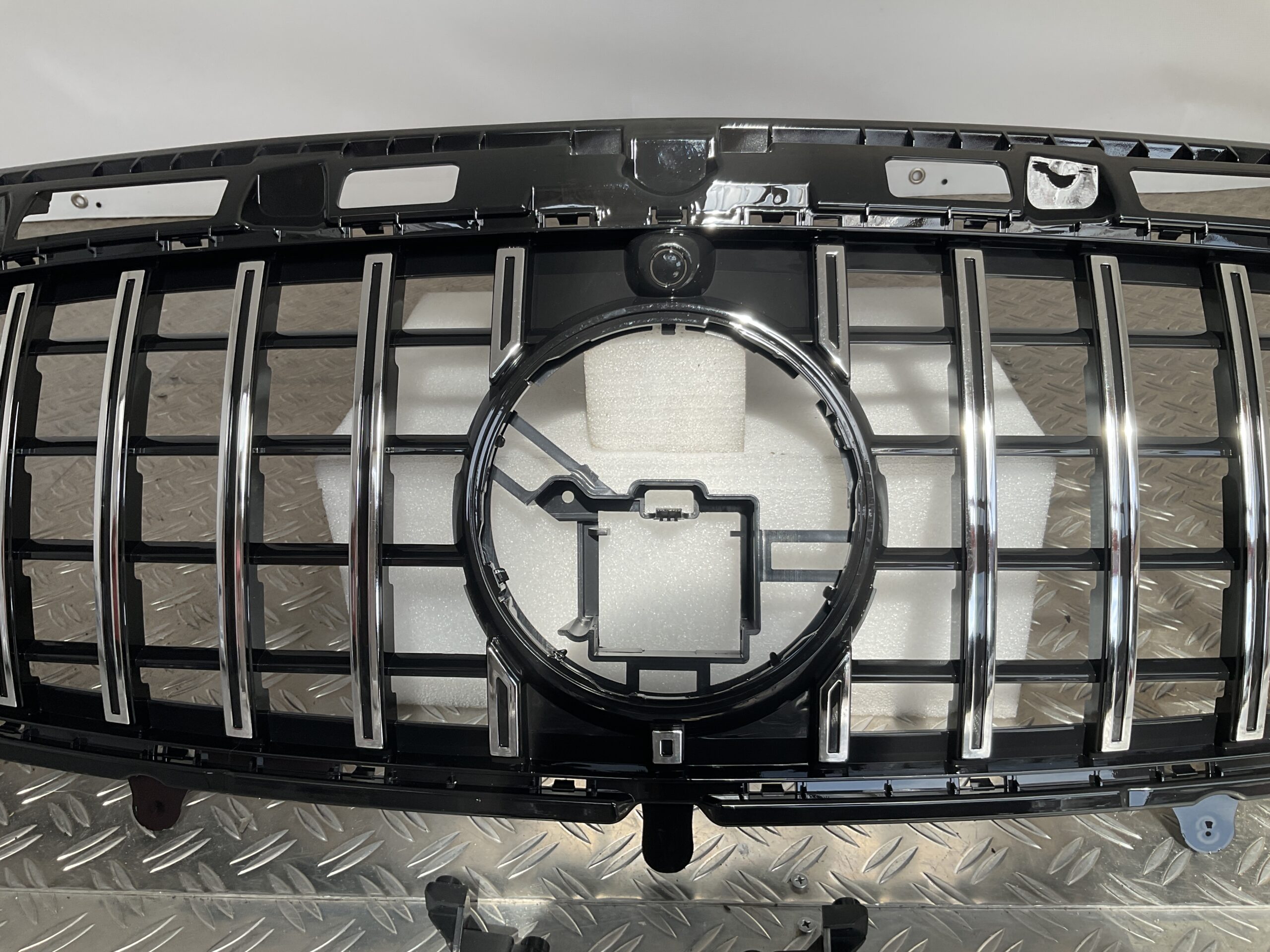 Grill Mercedes GLA Klasse H247 GT Panamericana Grille Camera Chrome H247-C