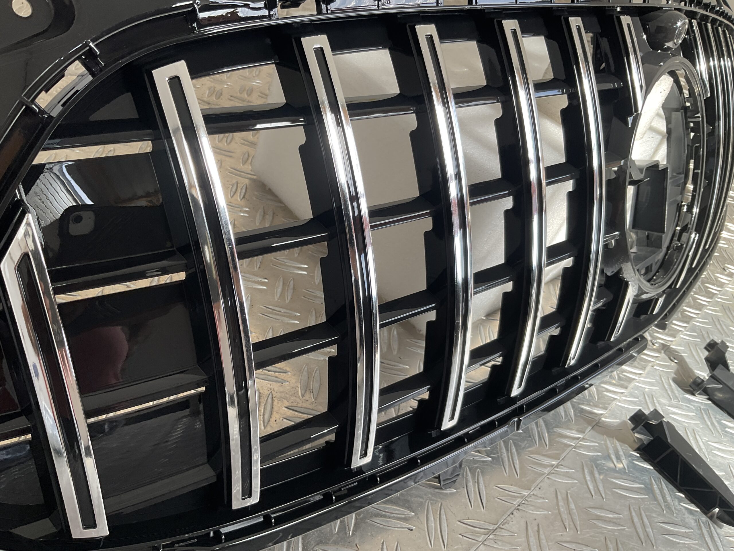 Grill Mercedes GLA Klasse H247 GT Panamericana Grille Camera Chrome H247-C