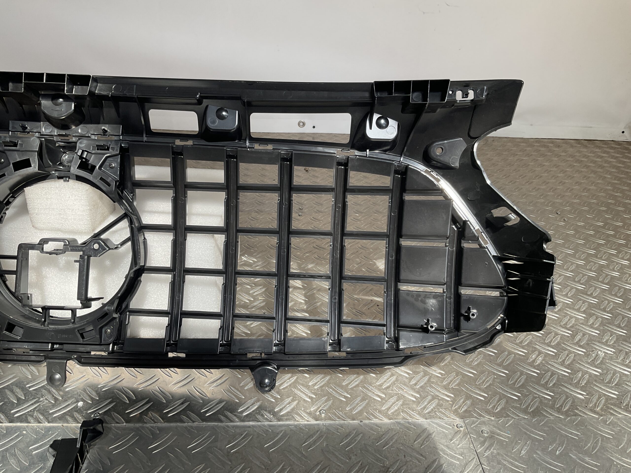 Grill Mercedes GLA Klasse H247 GT Panamericana Grille Camera Chrome H247-C