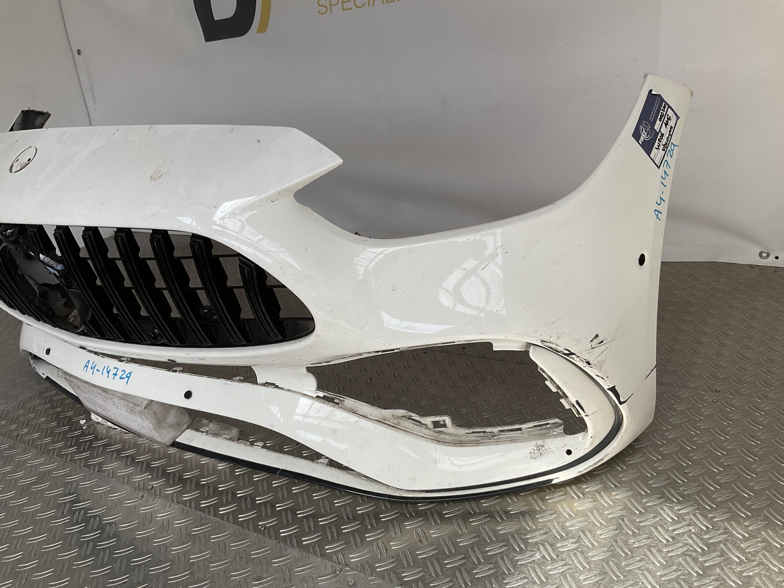 Bumper Mercedes C Klasse W206 AMG 22-25 pdc A2068858401 Voorbumper 1-A4-14729z