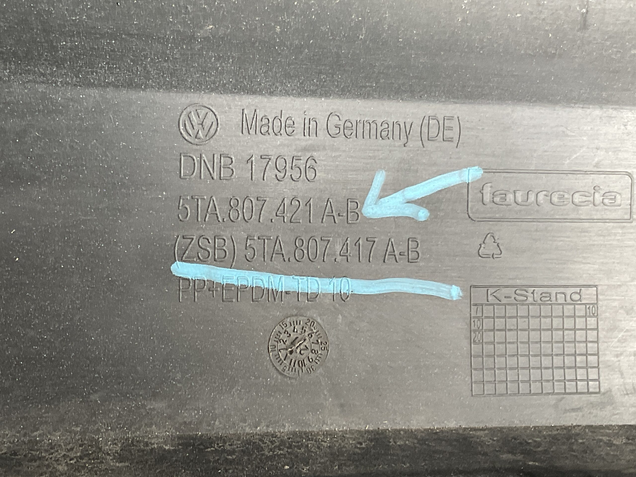 Bumper Volkswagen Touran 5TA III 15-18 5TA807421AB Achterbumper 1-F9-14736z