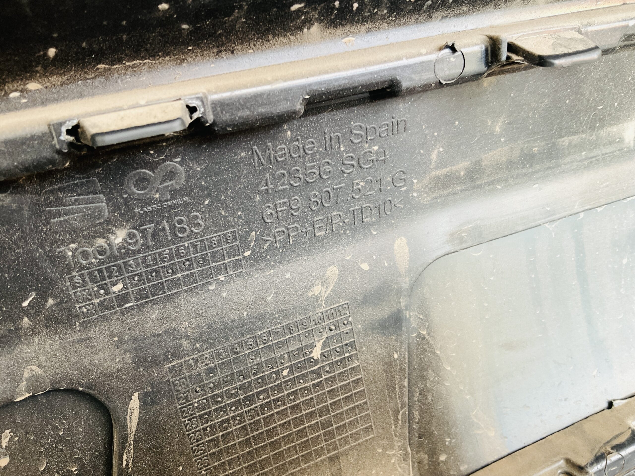 Bumper Seat Arona 6F 17-23 6F9807521G Achterbumper 1-E10-13871z