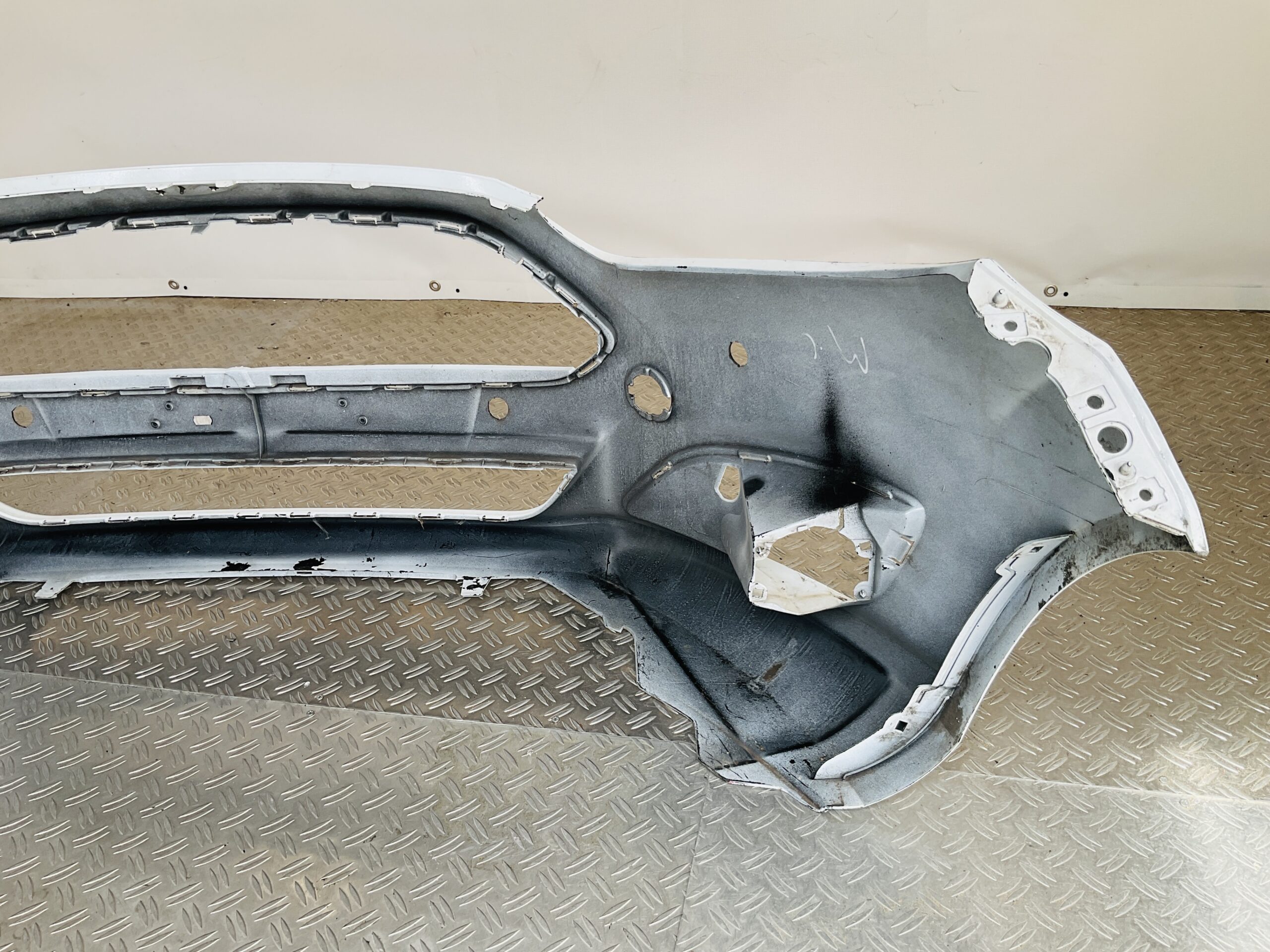 Bumper Ford Fiesta MK7 13-16 pdc C1BB-17757-A Voorbumper 1-D3-14646z