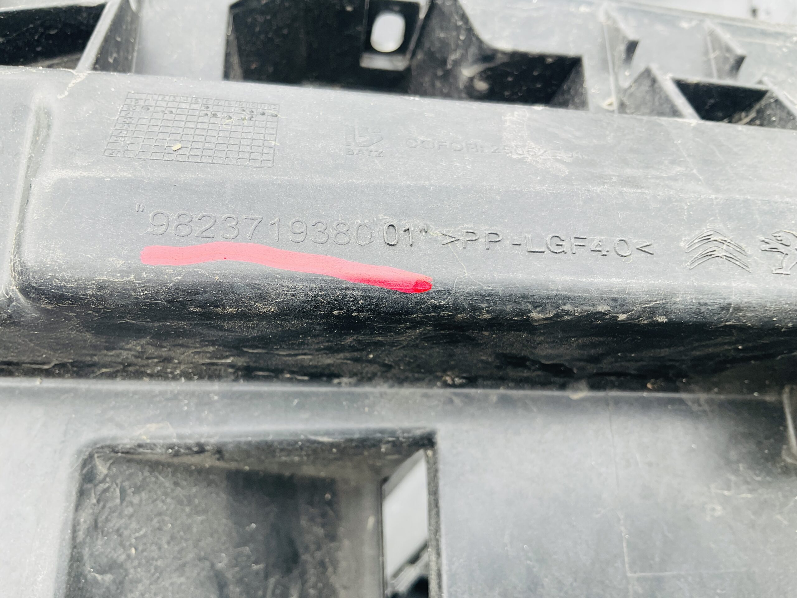 Voorfront Peugeot 208 9823719380 Frontpaneel front PE-21566