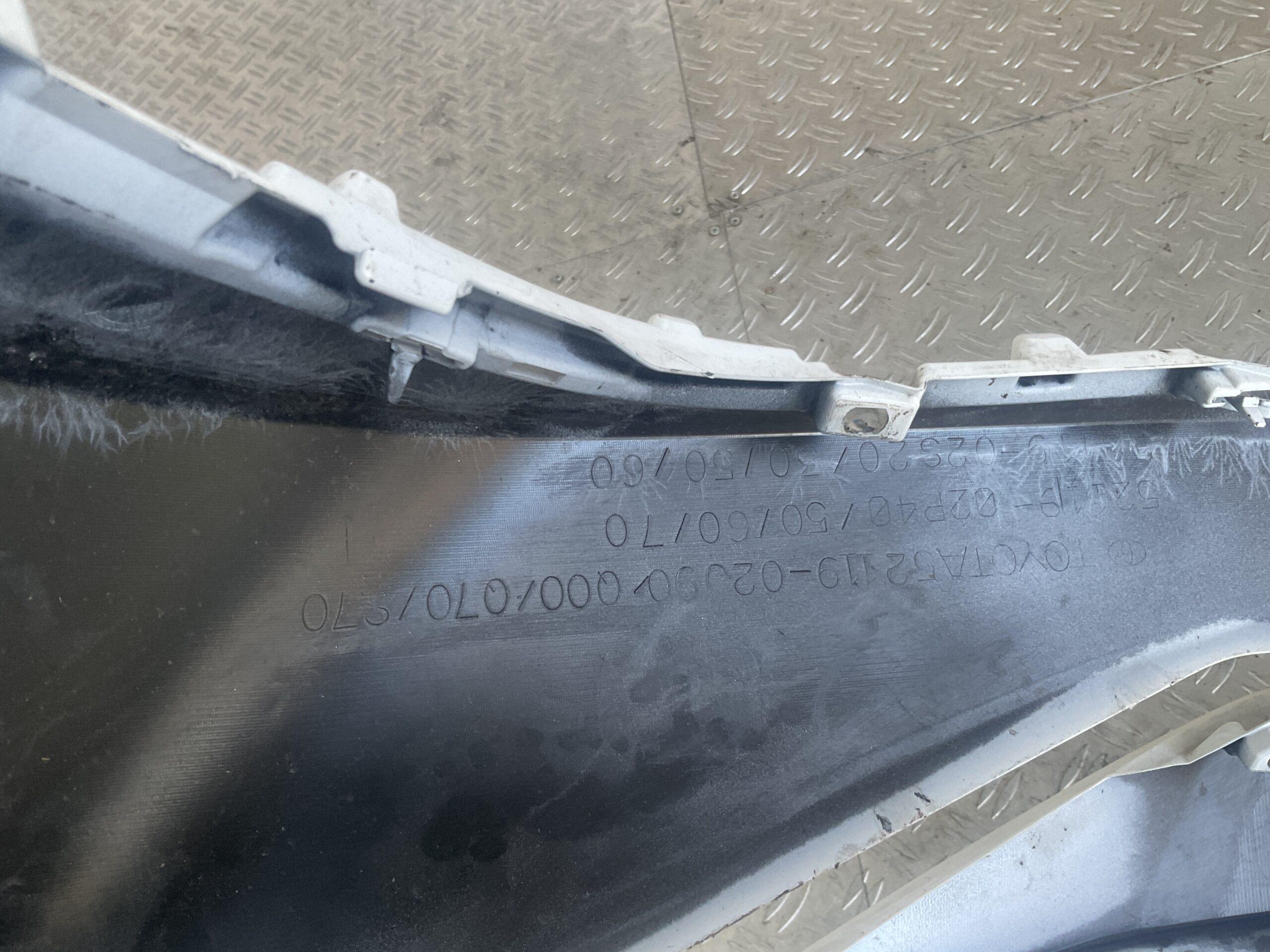 Bumper Toyota Corolla 18-24 pdc 52119-02J90 Voorbumper D4-15007z