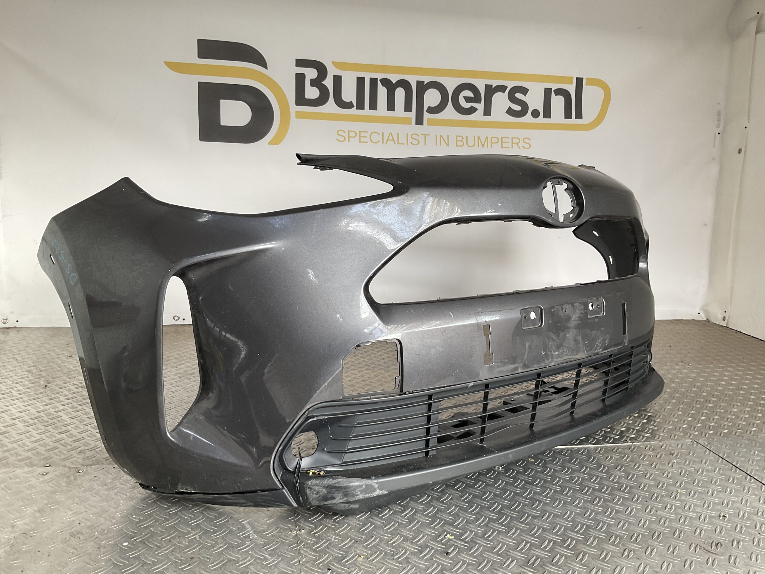 Bumper Toyota Yaris Cross 20-25 52119-0DC20 Voorbumper D5-15312z