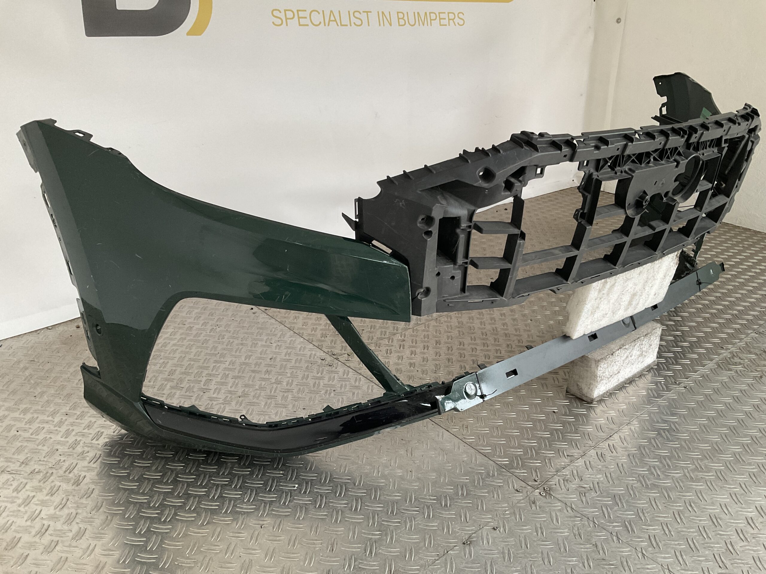 Bumper Audi Q8 4M8 Sline S-Line 4M8807437D Voorbumper H5-15380z