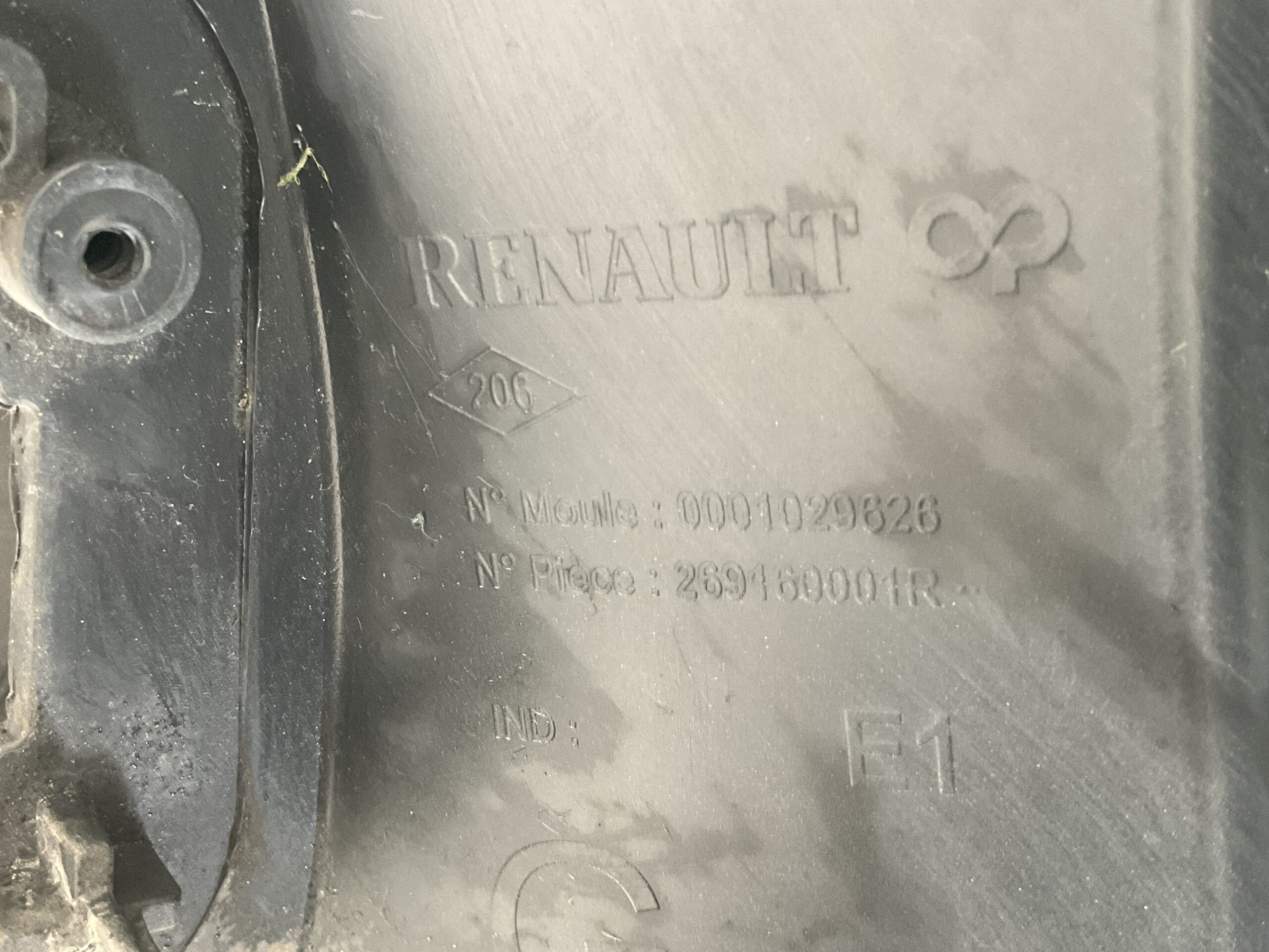 Bumper Renault Megane III 08-12 269160001R Voorbumper F5-13392z