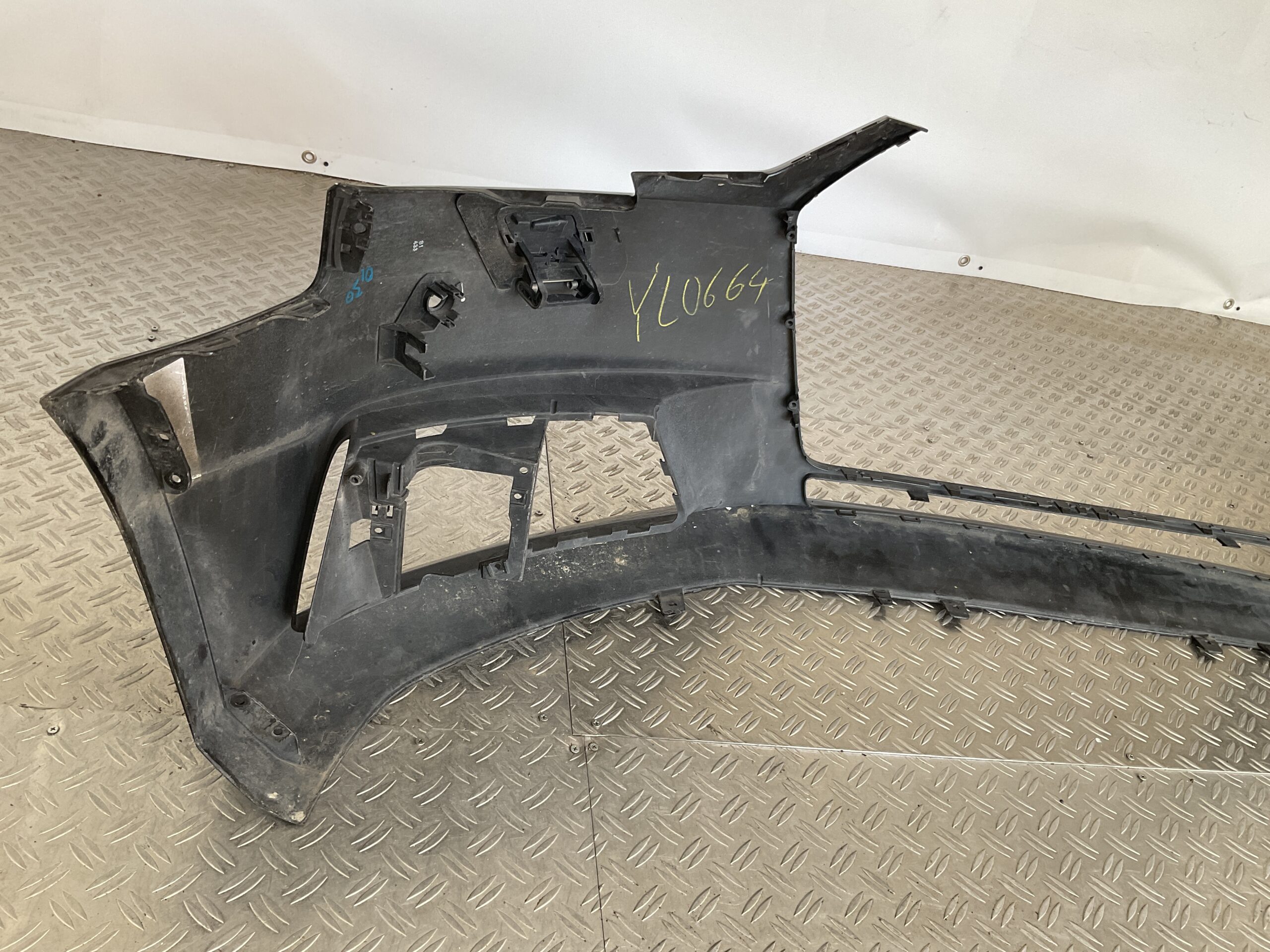 Bumper Audi A4 BW0 B9 Normaal 14-17 8W0807437 Voorbumper H5-15459z