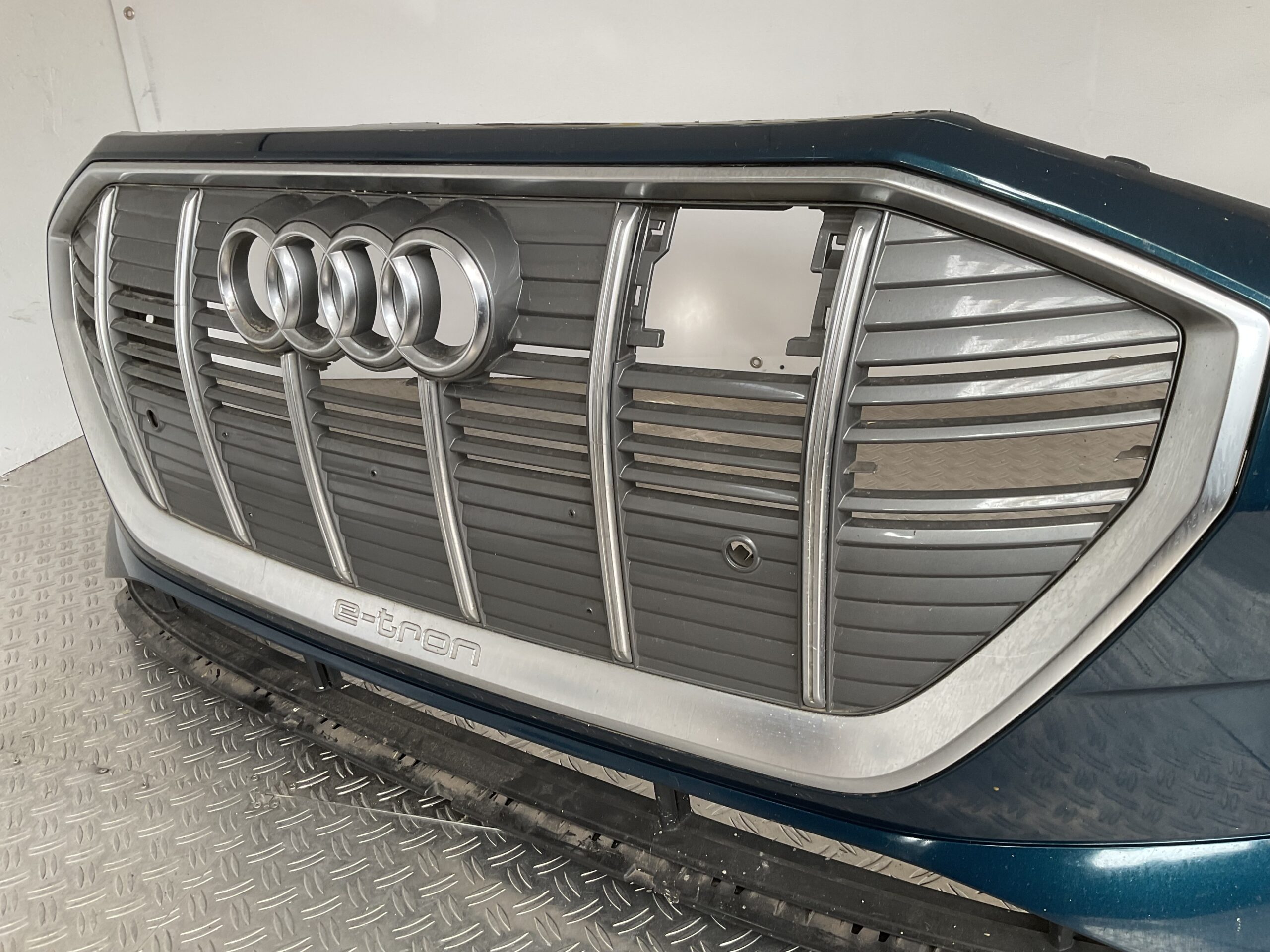 Bumper Audi E Tron E-Tron 4KE kls pdc 4KE807437 Voorbumper H5-15481z