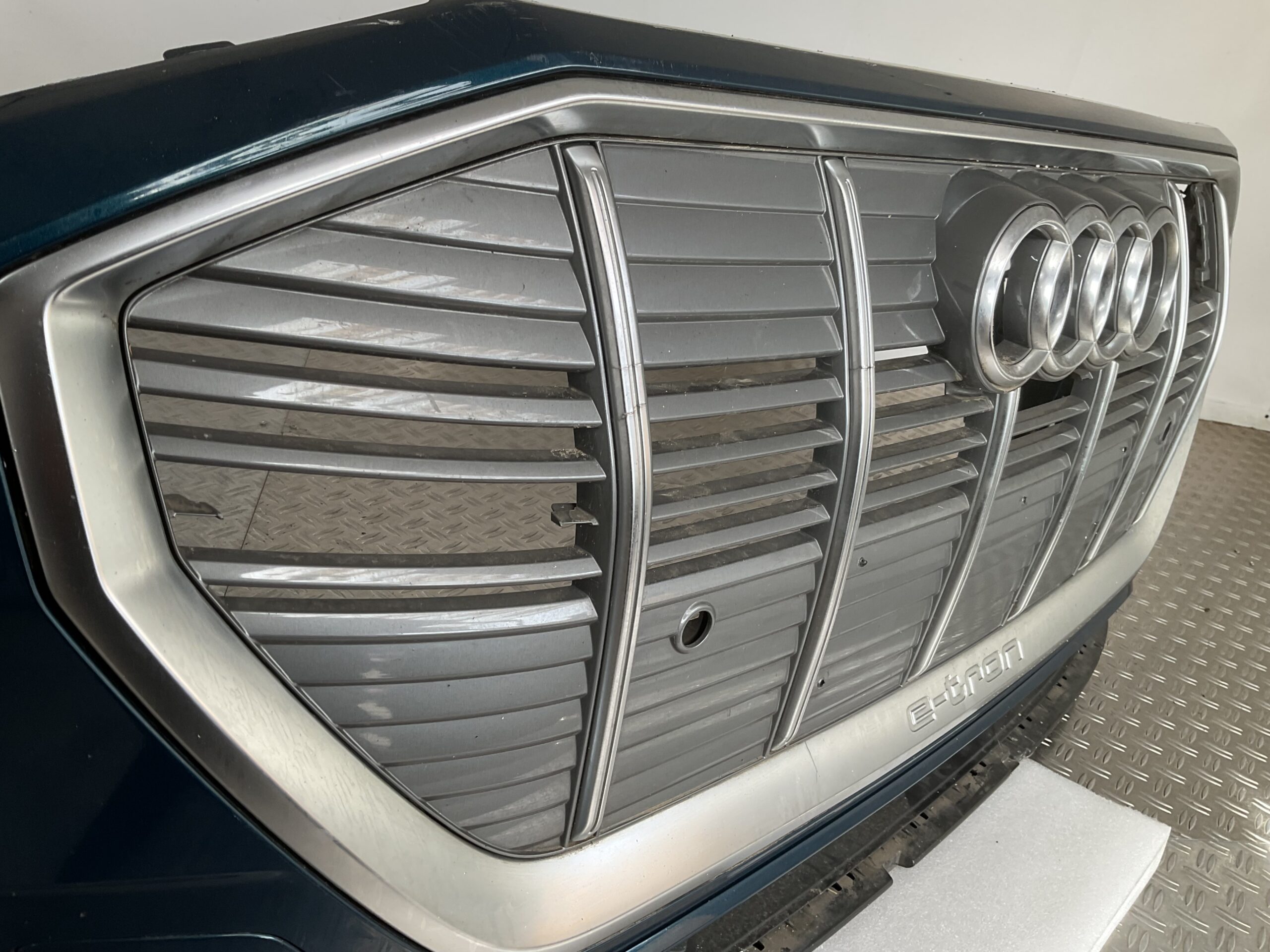 Bumper Audi E Tron E-Tron 4KE kls pdc 4KE807437 Voorbumper H5-15481z