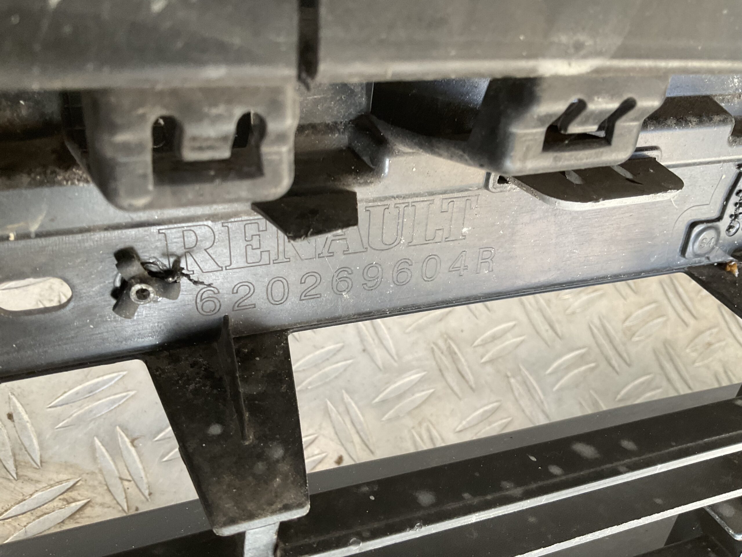 Bumper Renault Captur Facelift 16-21 620227019R Voorbumper F5-15506z