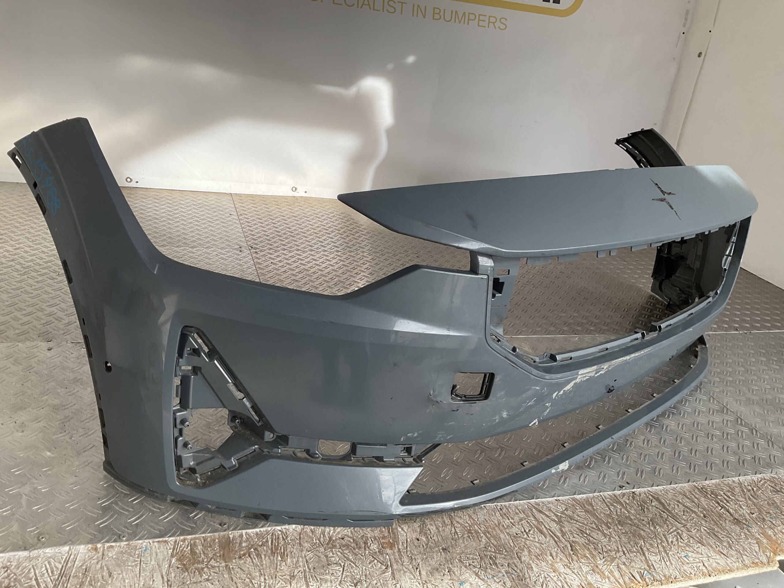 Bumper Polostar 2 19- 31690327 Voorbumper F5-15488z