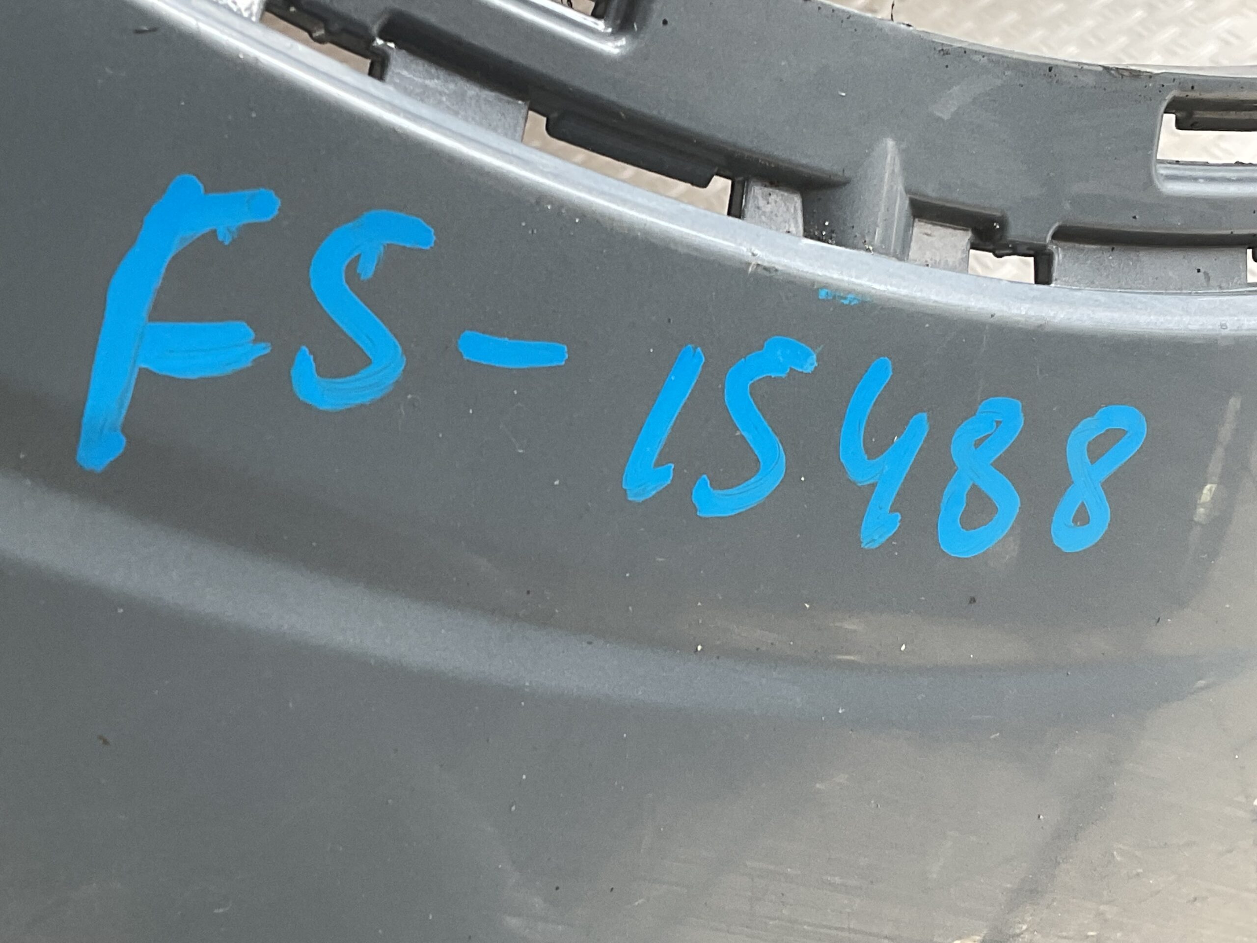 Bumper Polostar 2 19- 31690327 Voorbumper F5-15488z