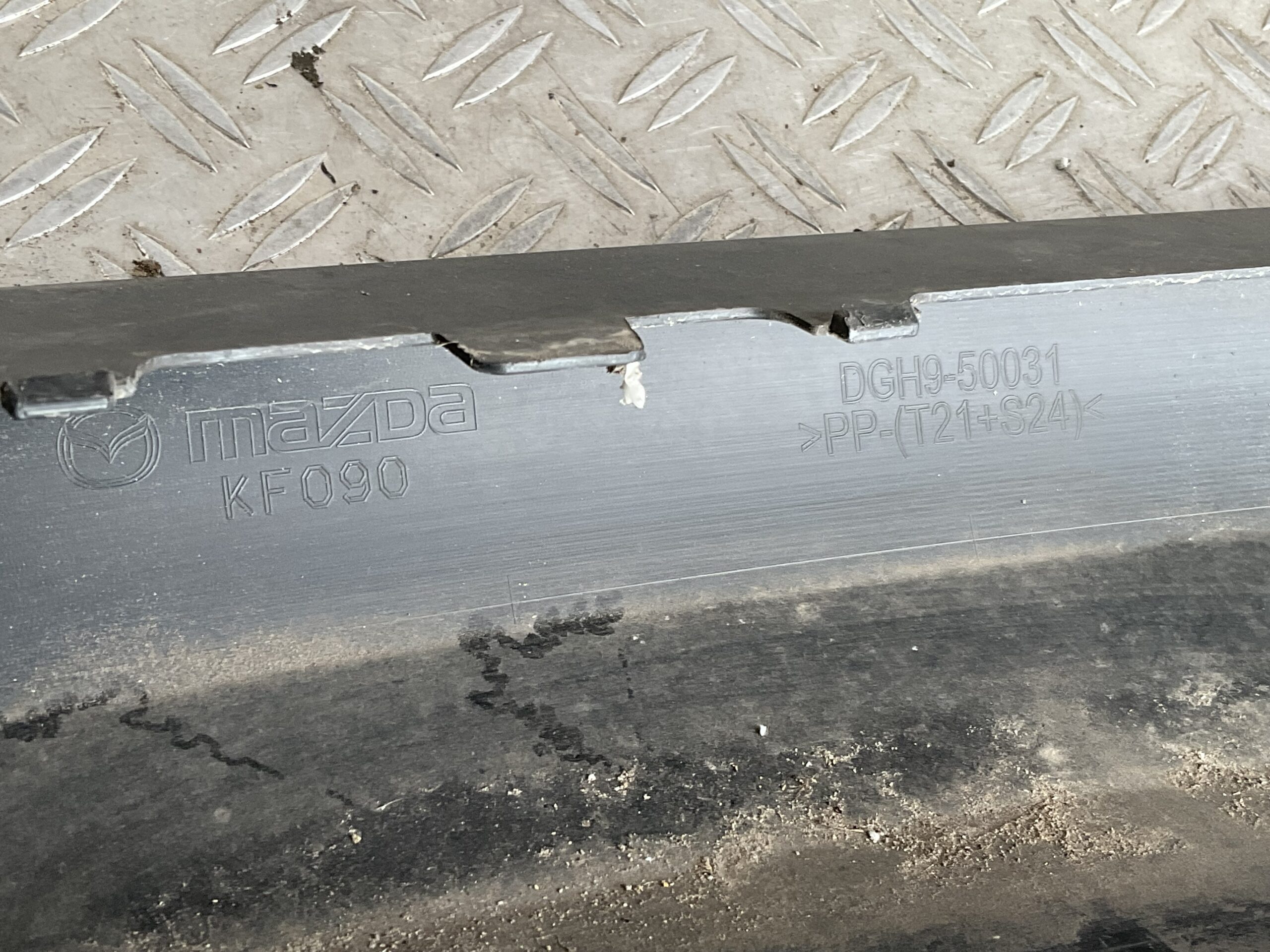 Bumper Mazda CX30 CX-30 4xpdc DGH950031 Voorbumper B9-15467z