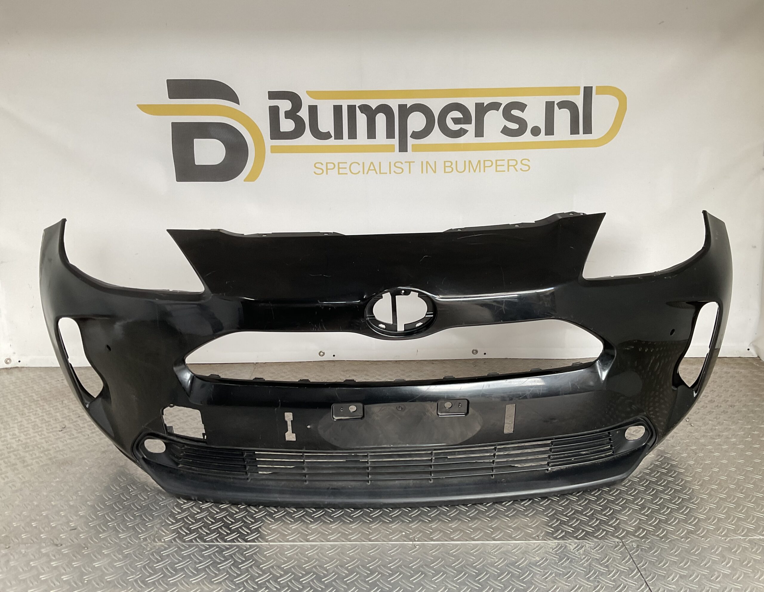 Bumper Toyota Yaris Cross 20-25 pdc 52119-0DC20 Voorbumper D5-15620z