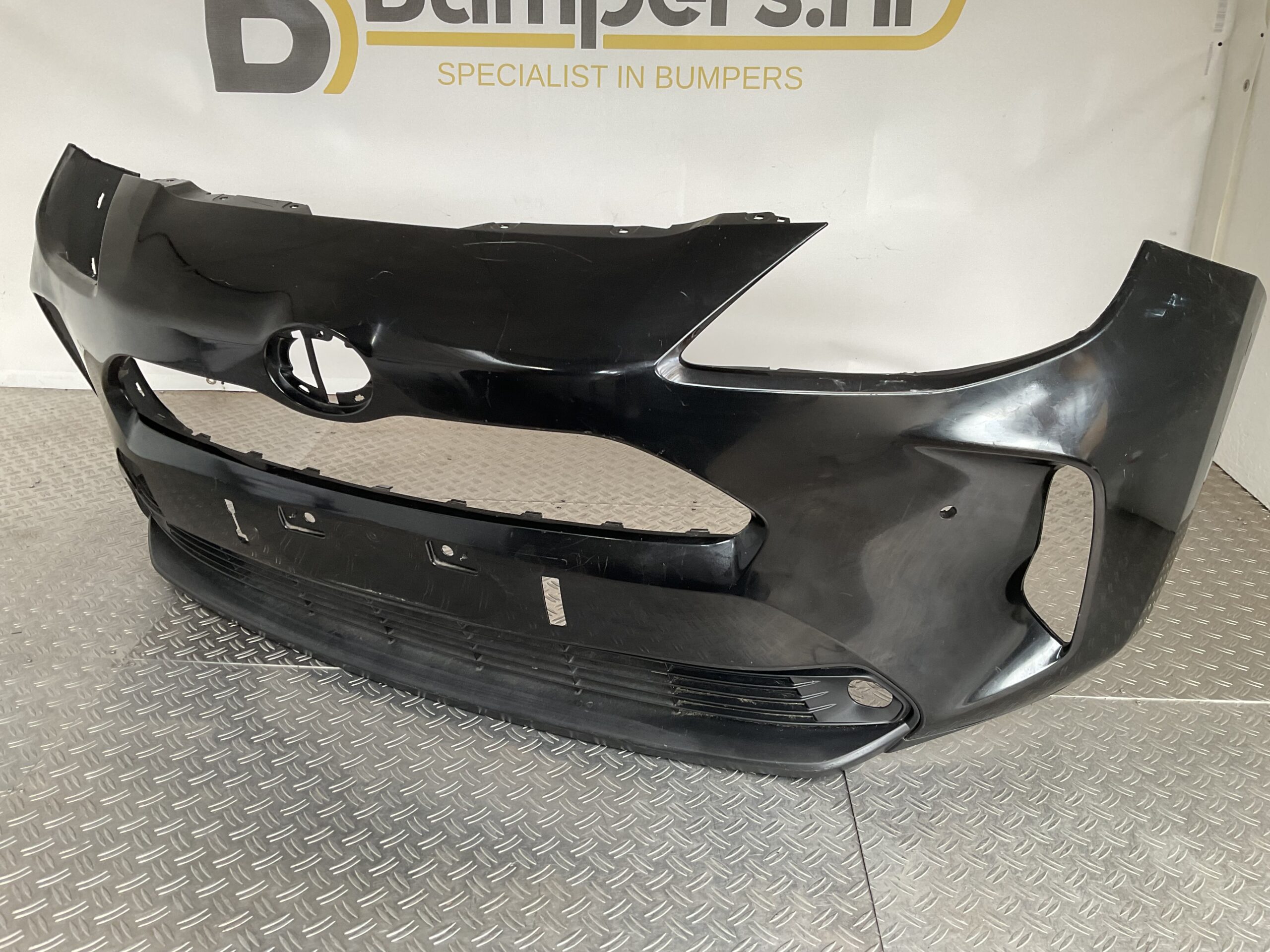 Bumper Toyota Yaris Cross 20-25 pdc 52119-0DC20 Voorbumper D5-15620z