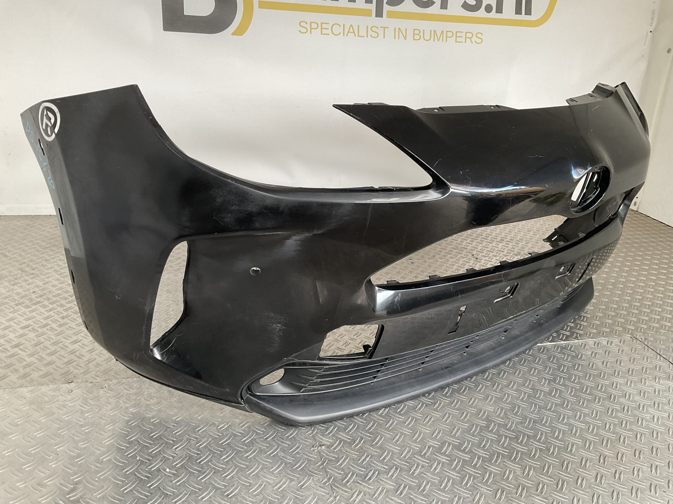 Bumper Toyota Yaris Cross 20-25 pdc 52119-0DC20 Voorbumper D5-15620z