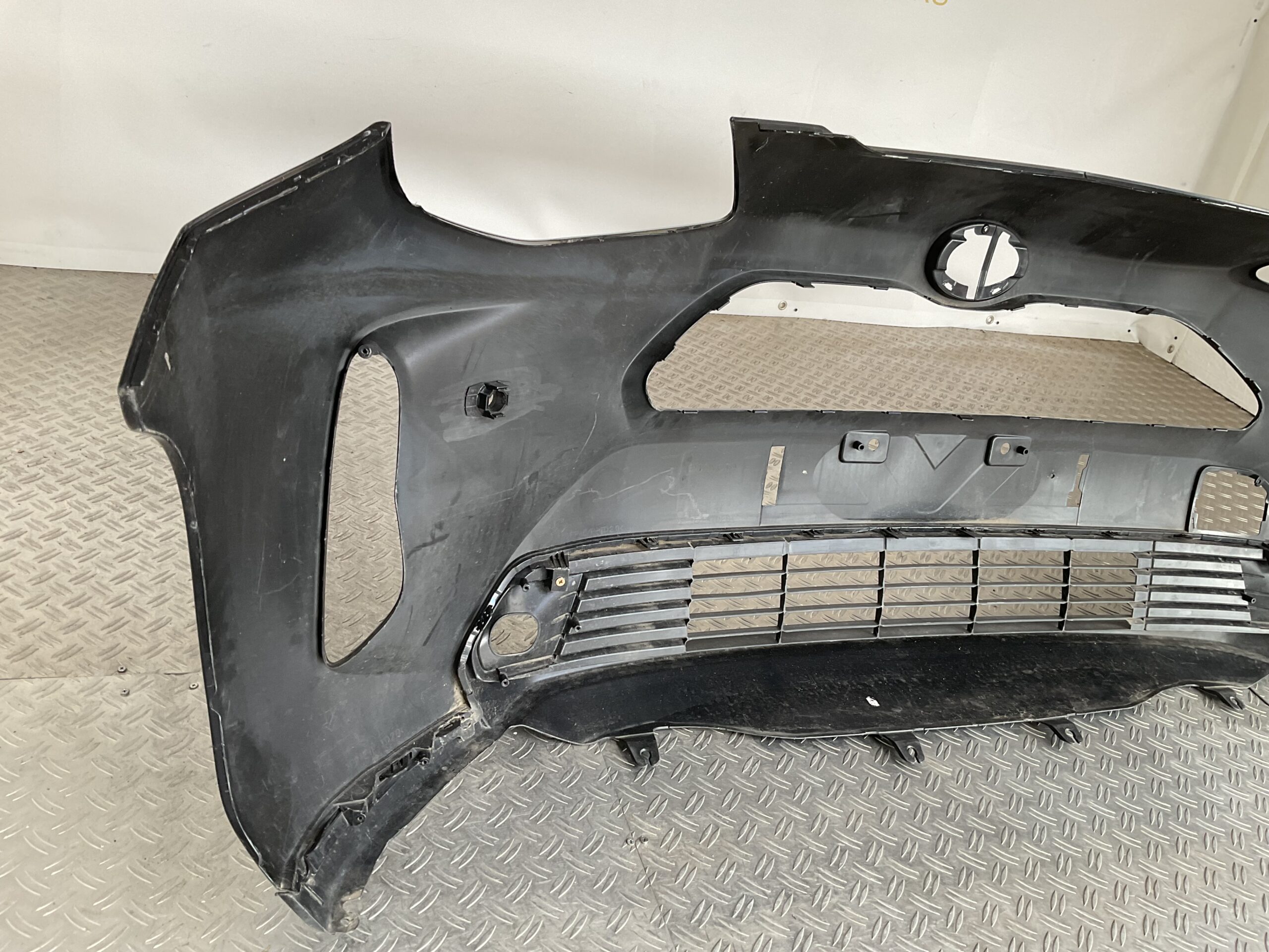 Bumper Toyota Yaris Cross 20-25 pdc 52119-0DC20 Voorbumper D5-15620z