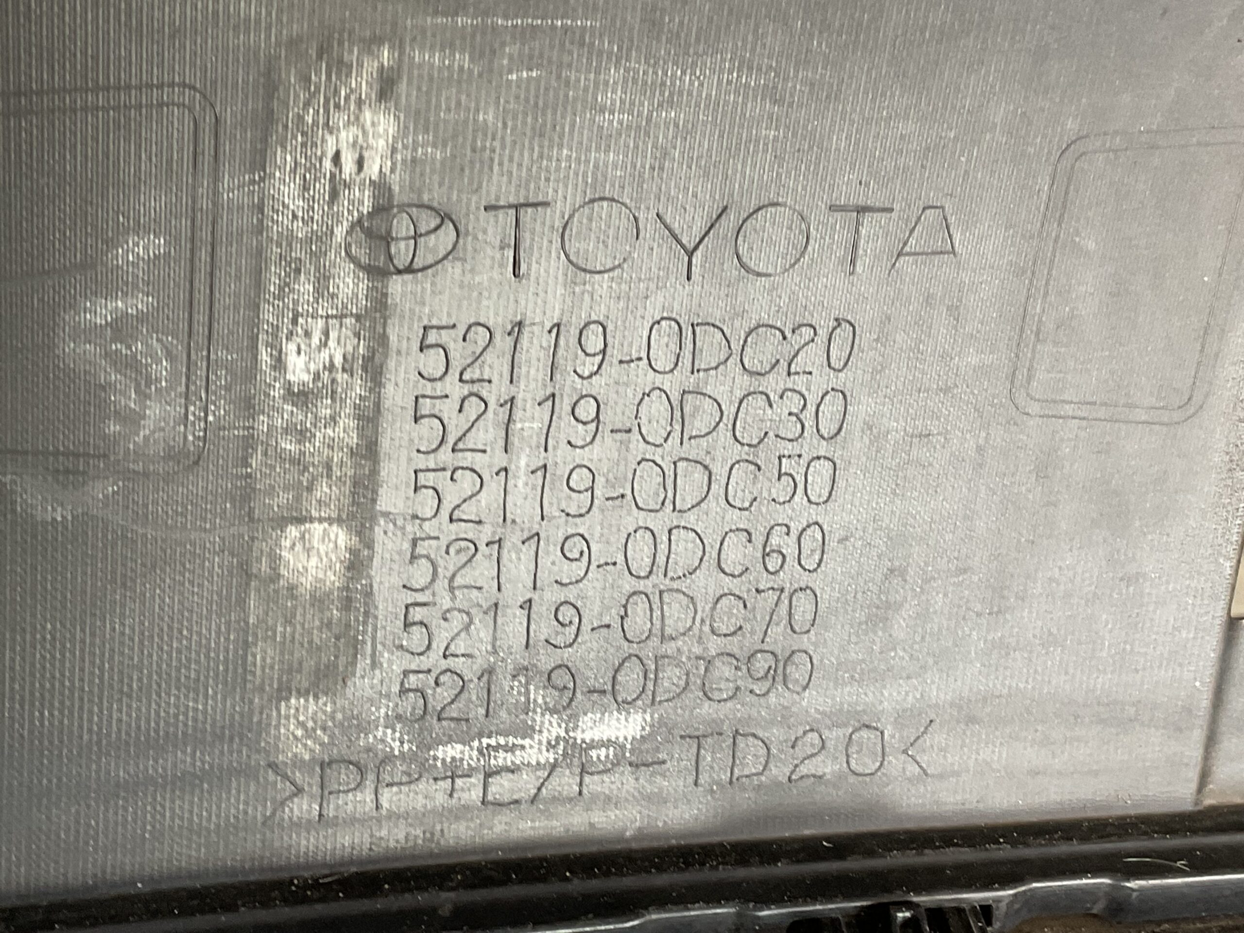 Bumper Toyota Yaris Cross 20-25 pdc 52119-0DC20 Voorbumper D5-15620z