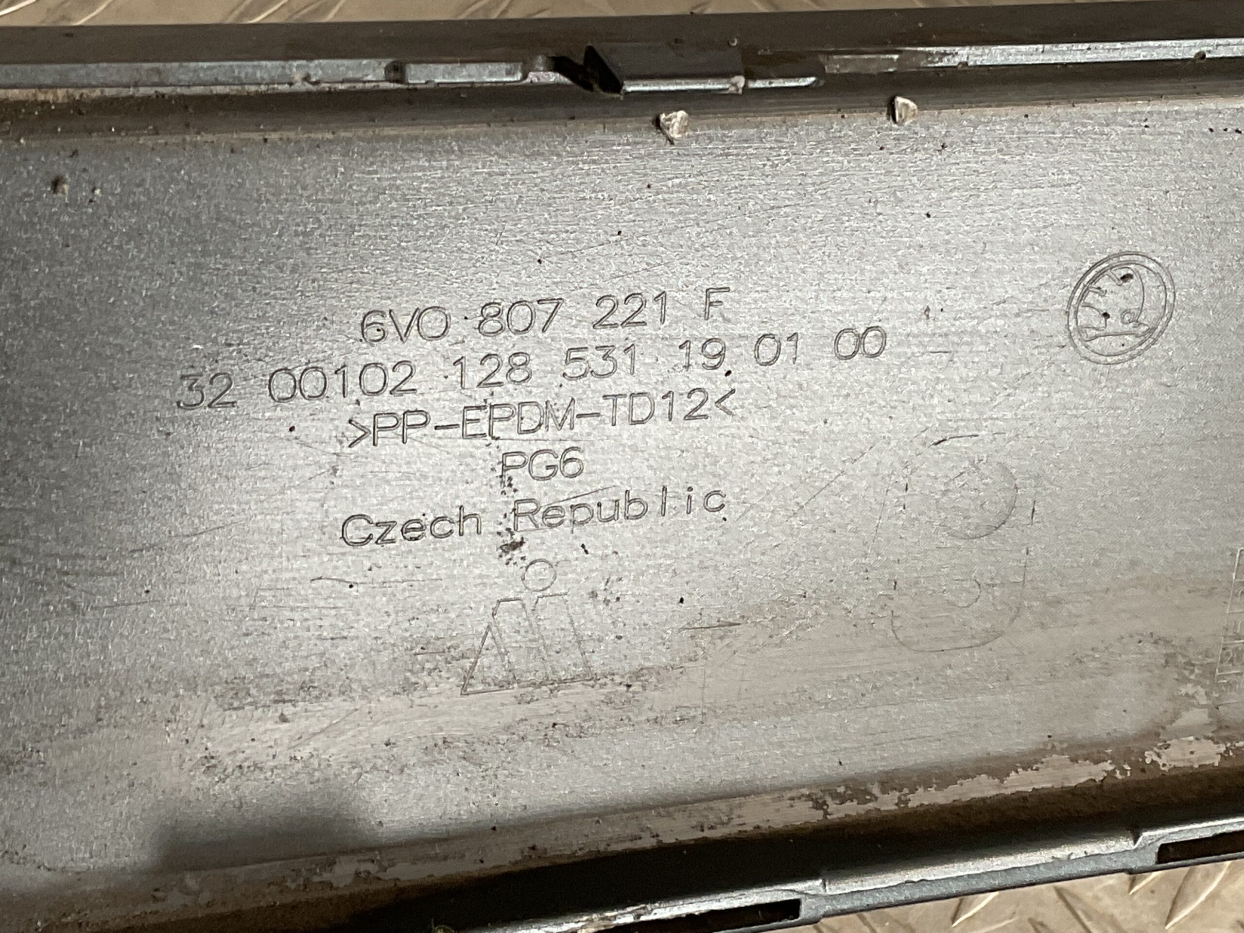 Bumper Skoda Fabia 2019-2023 6V0807221F Voorbumper H3-15987z