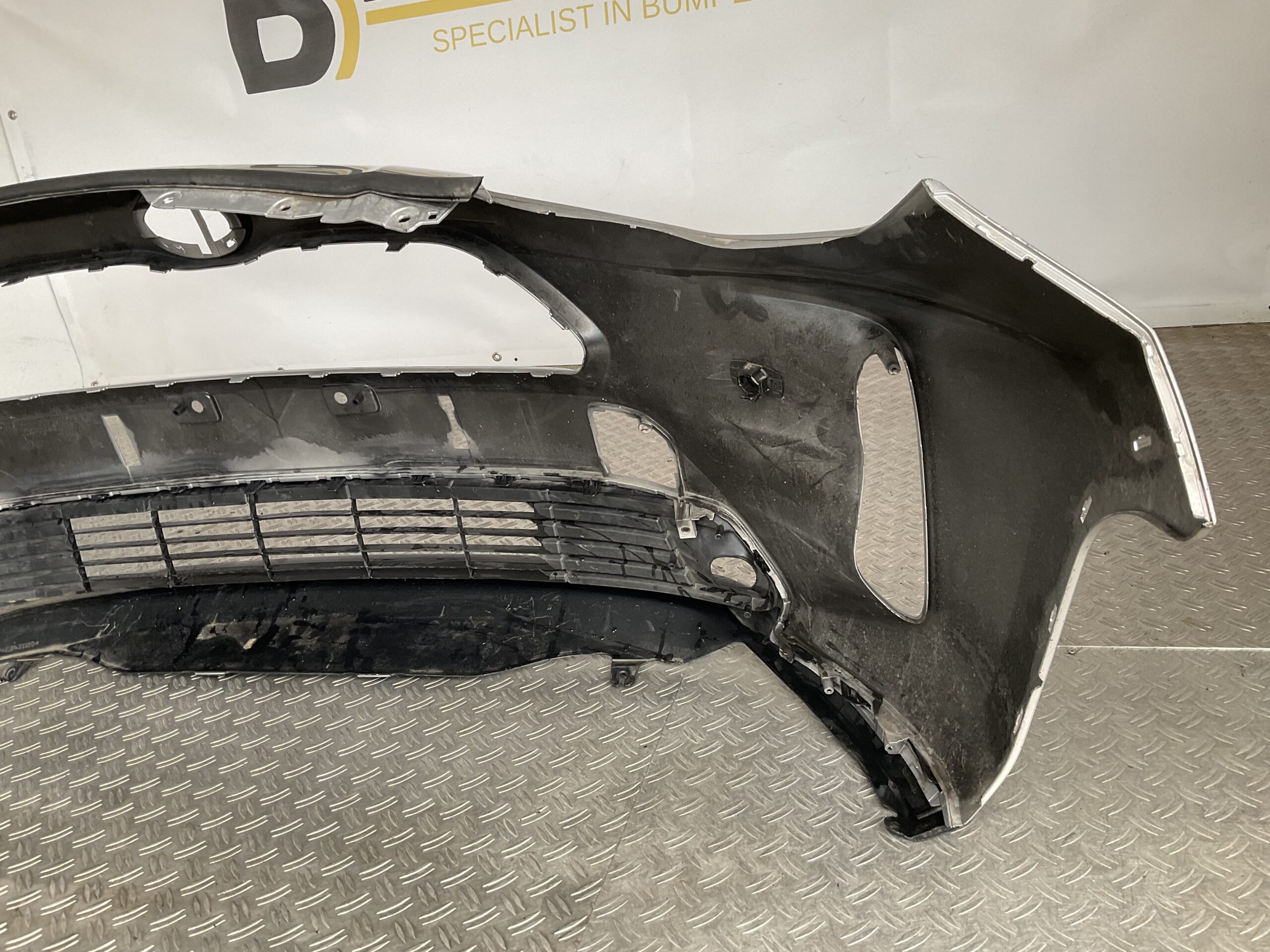 Bumper Toyota Yaris Cross 20-25 pdc 52119-0DC20 Voorbumper D5-15976z