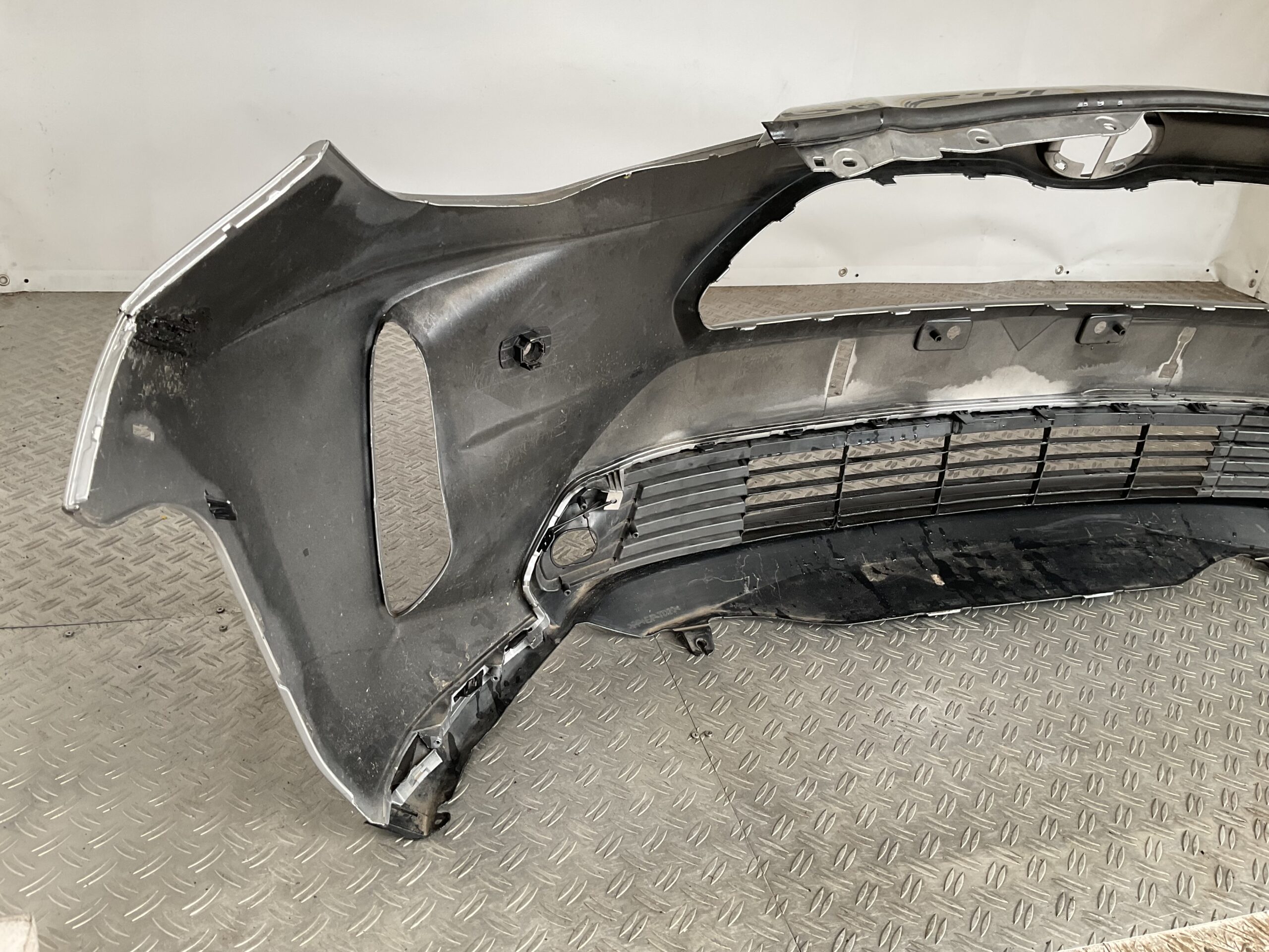 Bumper Toyota Yaris Cross 20-25 pdc 52119-0DC20 Voorbumper D5-15976z
