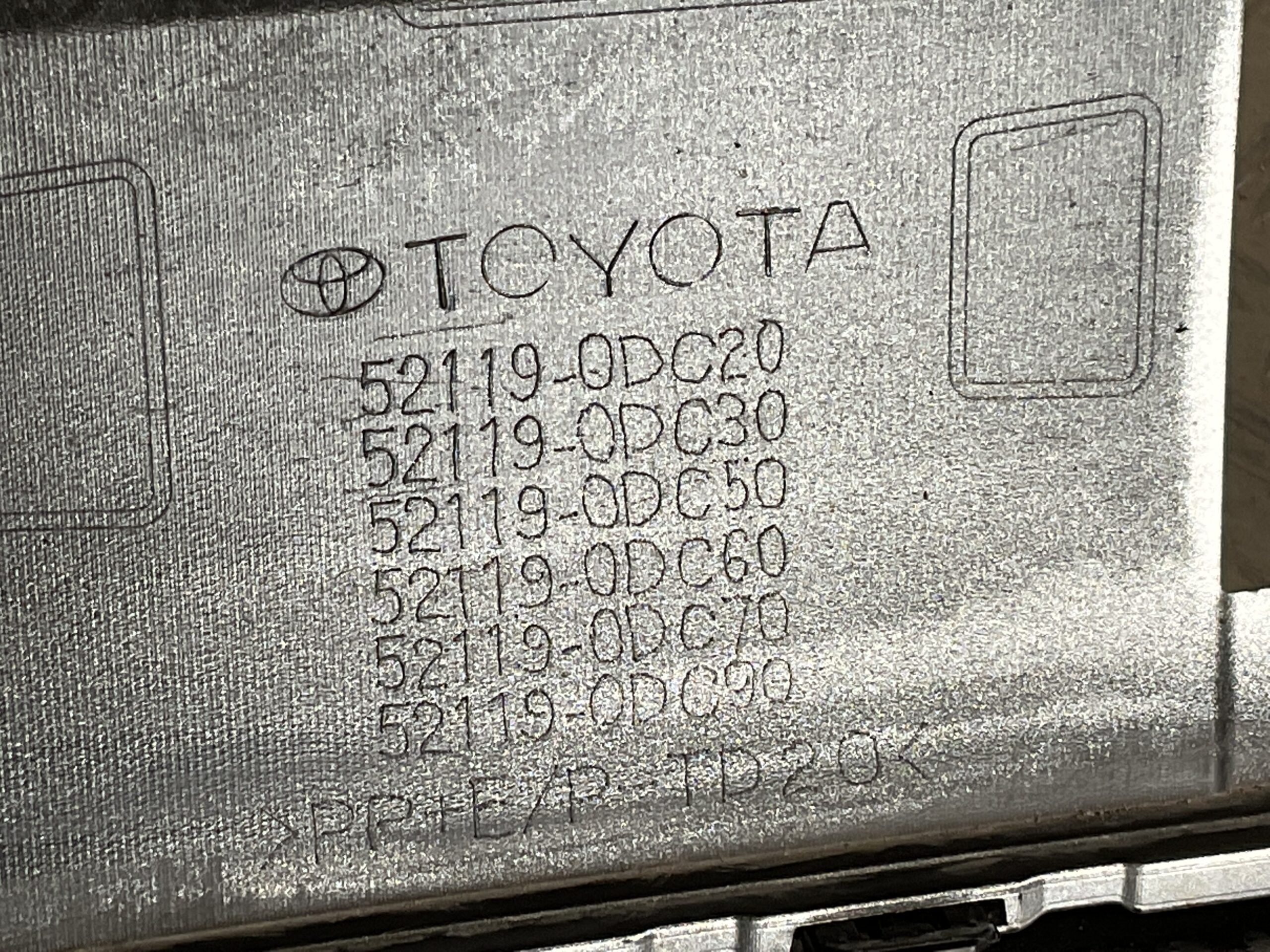 Bumper Toyota Yaris Cross 20-25 pdc 52119-0DC20 Voorbumper D5-15976z
