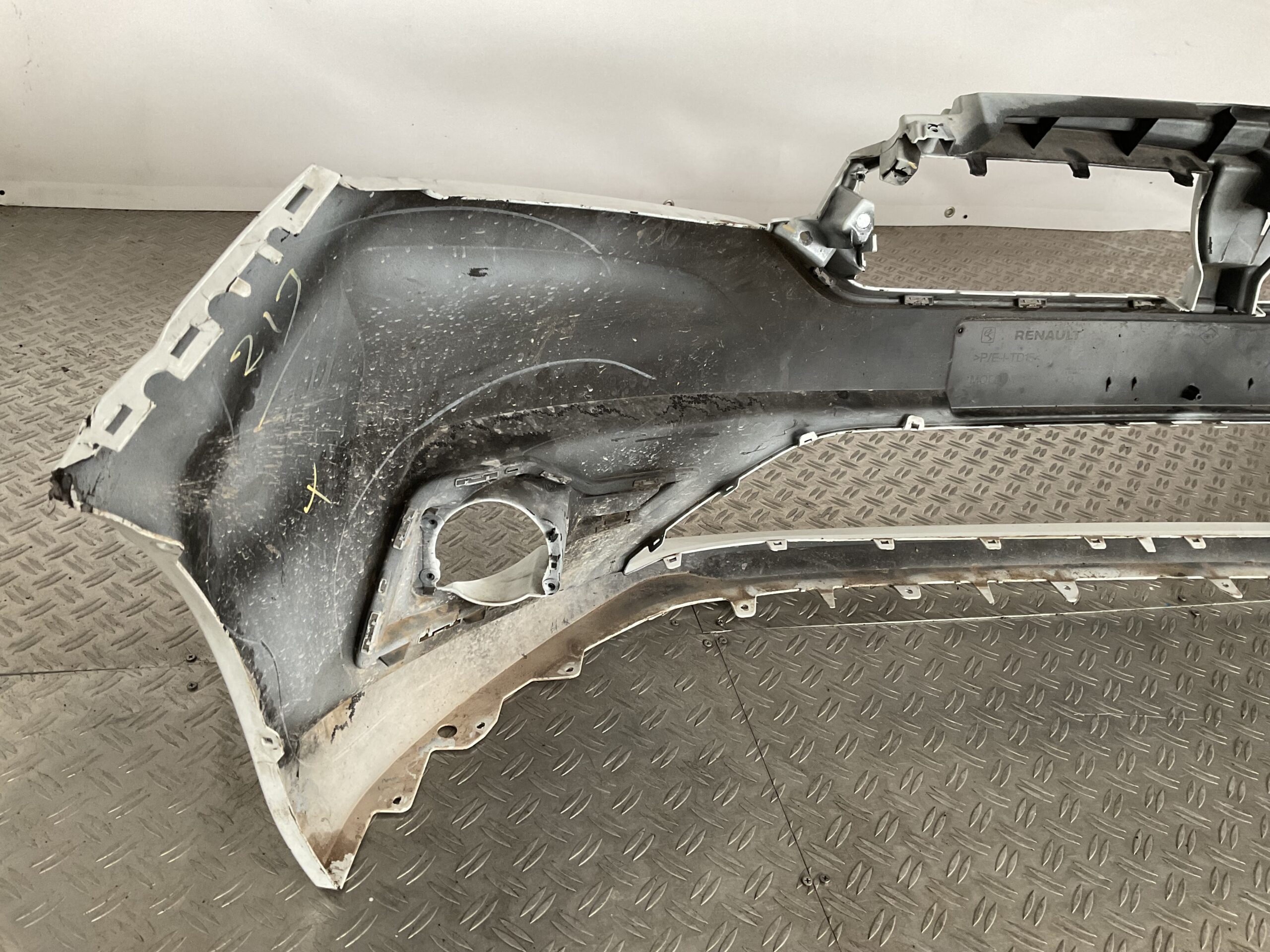 Bumper Dacia Sandero lll 21-23 620228531R Voorbumper G3-15977z