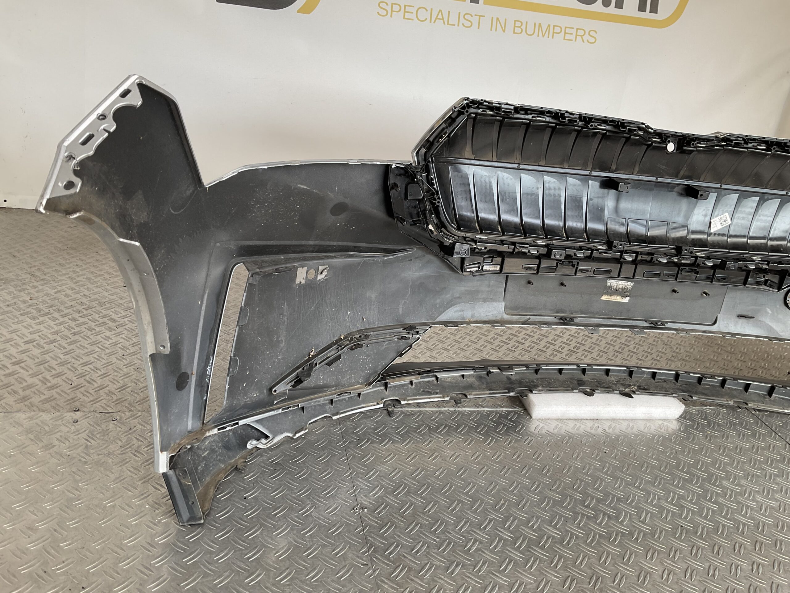 Bumper Skoda Enyaq 4 5LA kls 21-24 pdc 5LA807221 Voorbumper H5-15556z