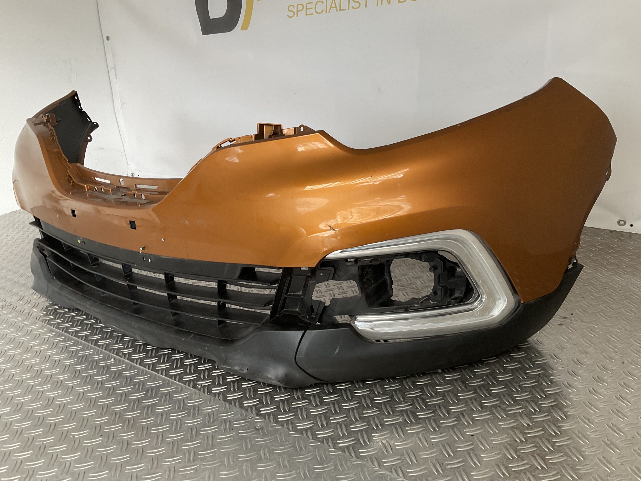 Bumper Renault Captur Facelift 16-21 620227019R LED Voorbumper F5-15782z